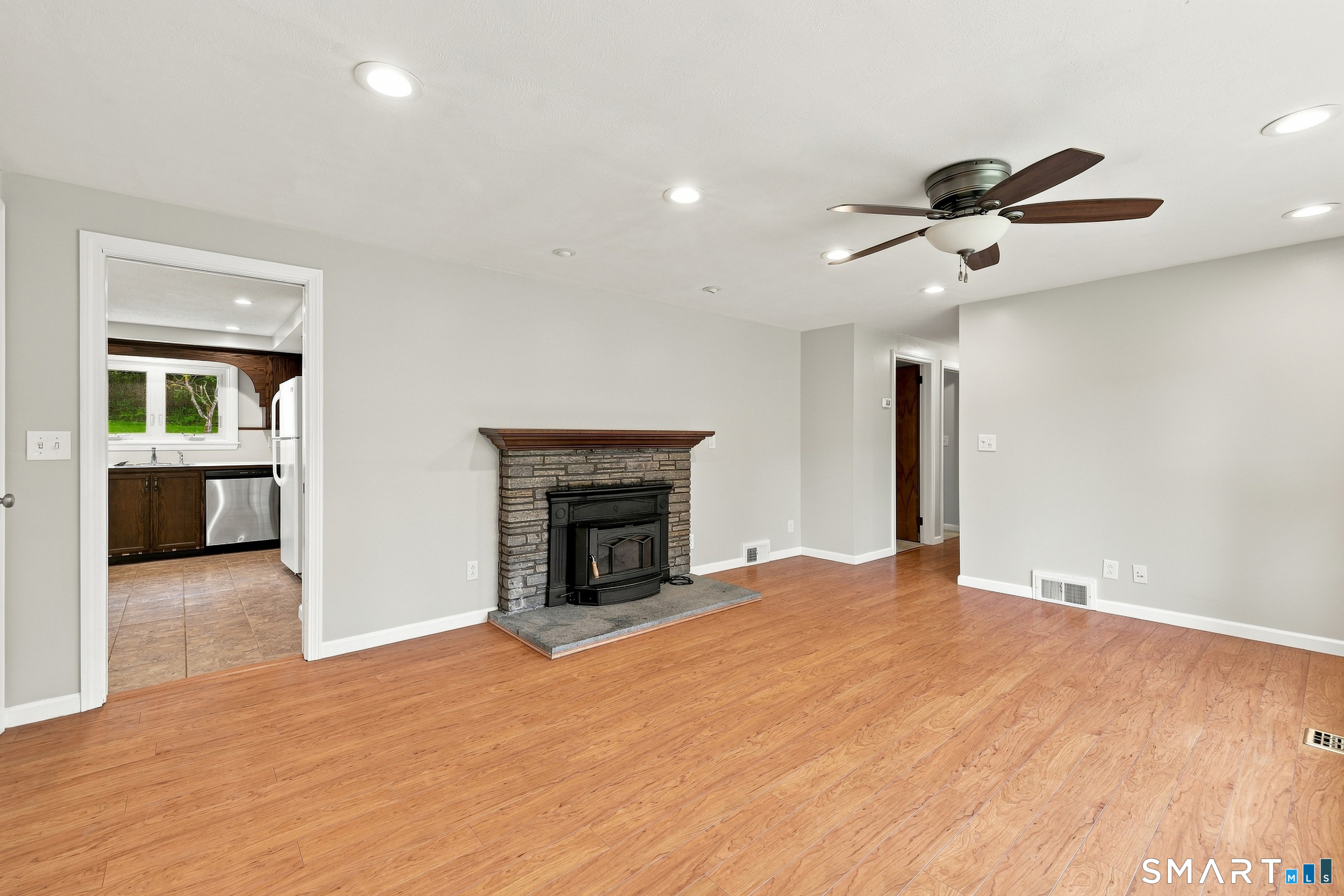 850 South Street Property Photo 12