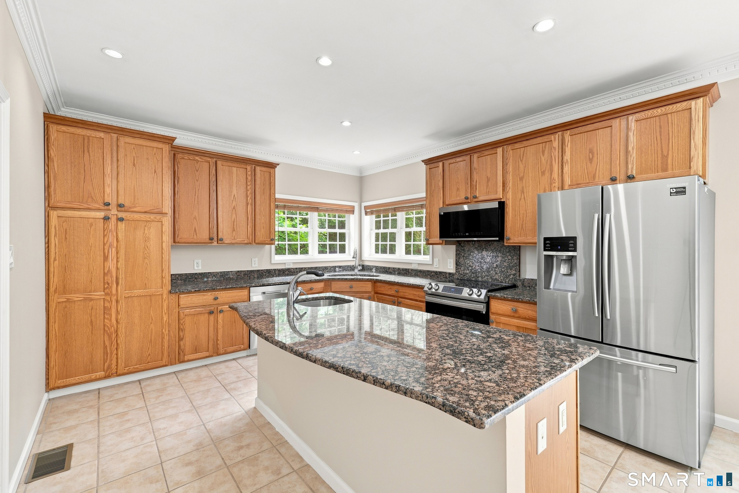271 Forsyth Road Property Photo 2