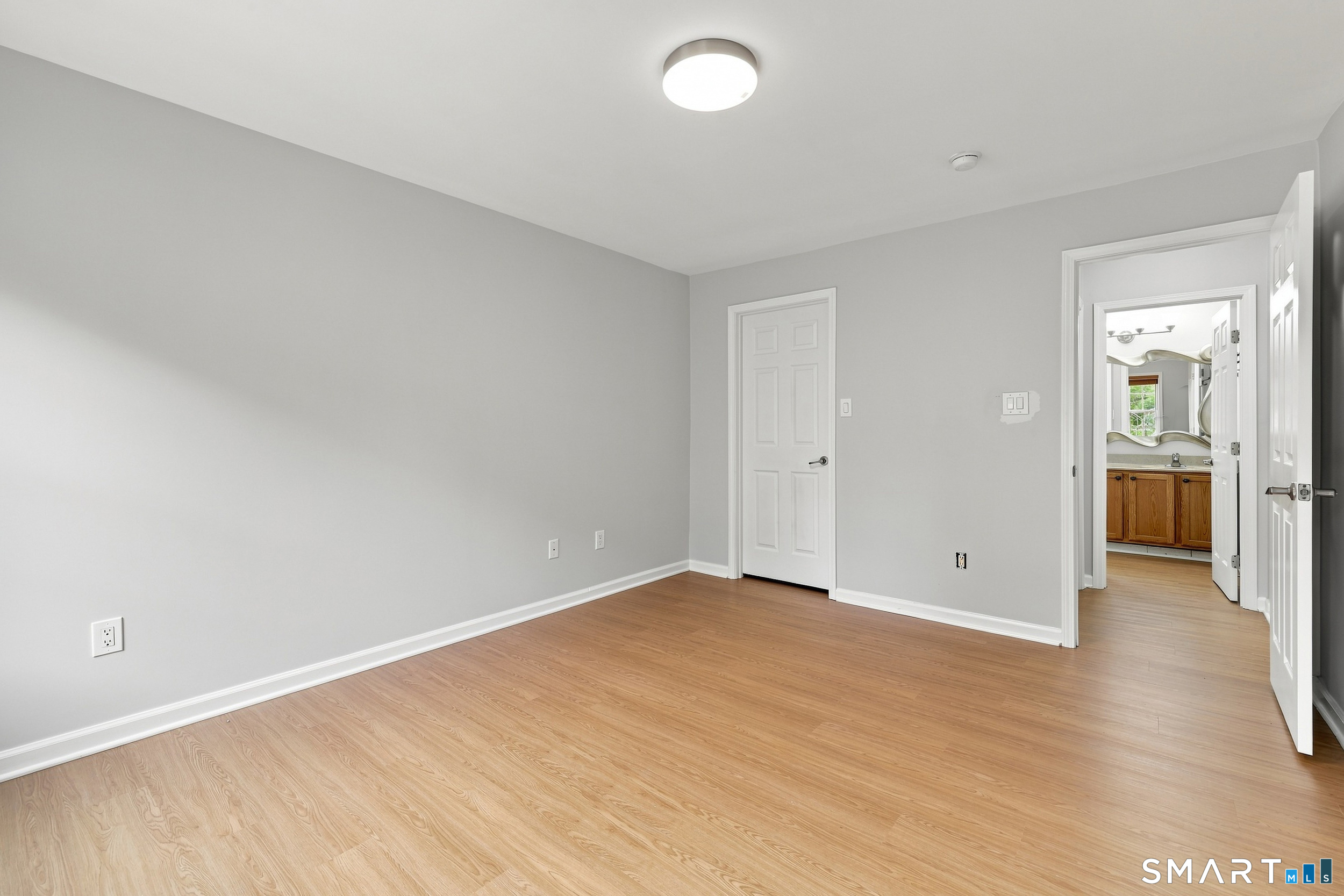 271 Forsyth Road Property Photo 23