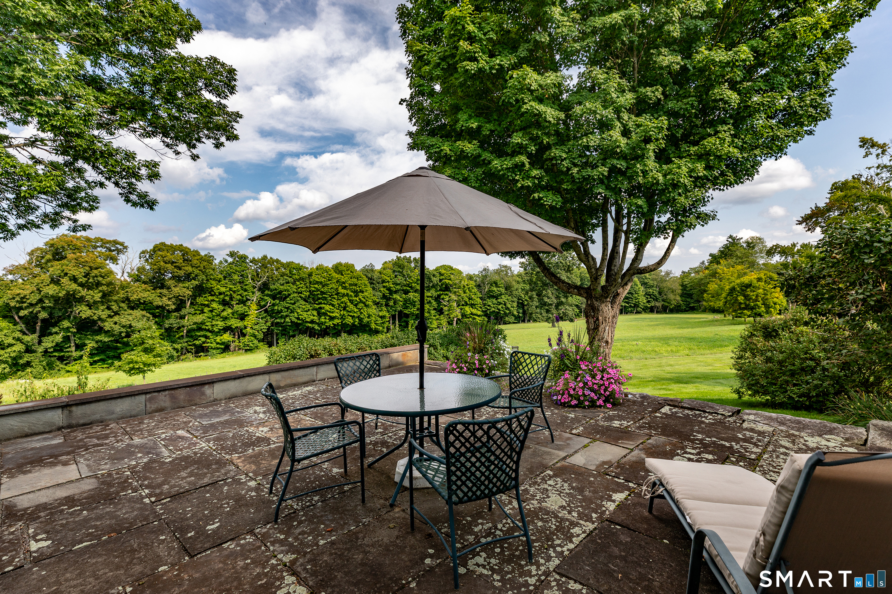 162 Hutchinson Parkway Property Photo 7