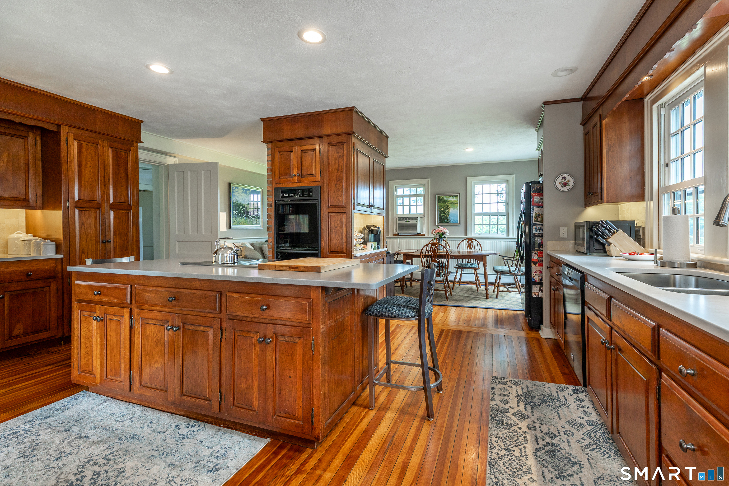 162 Hutchinson Parkway Property Photo 14