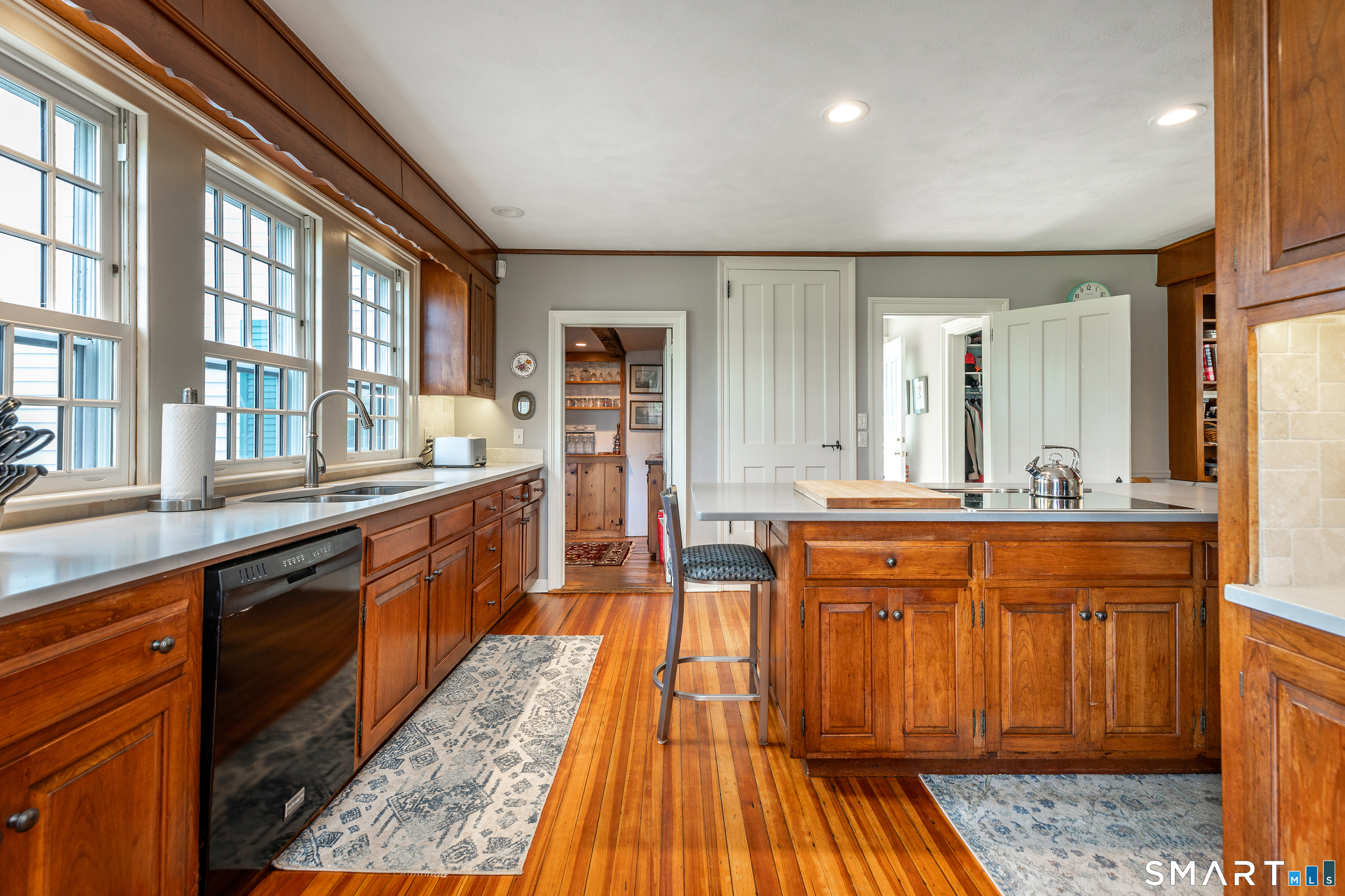 162 Hutchinson Parkway Property Photo 15