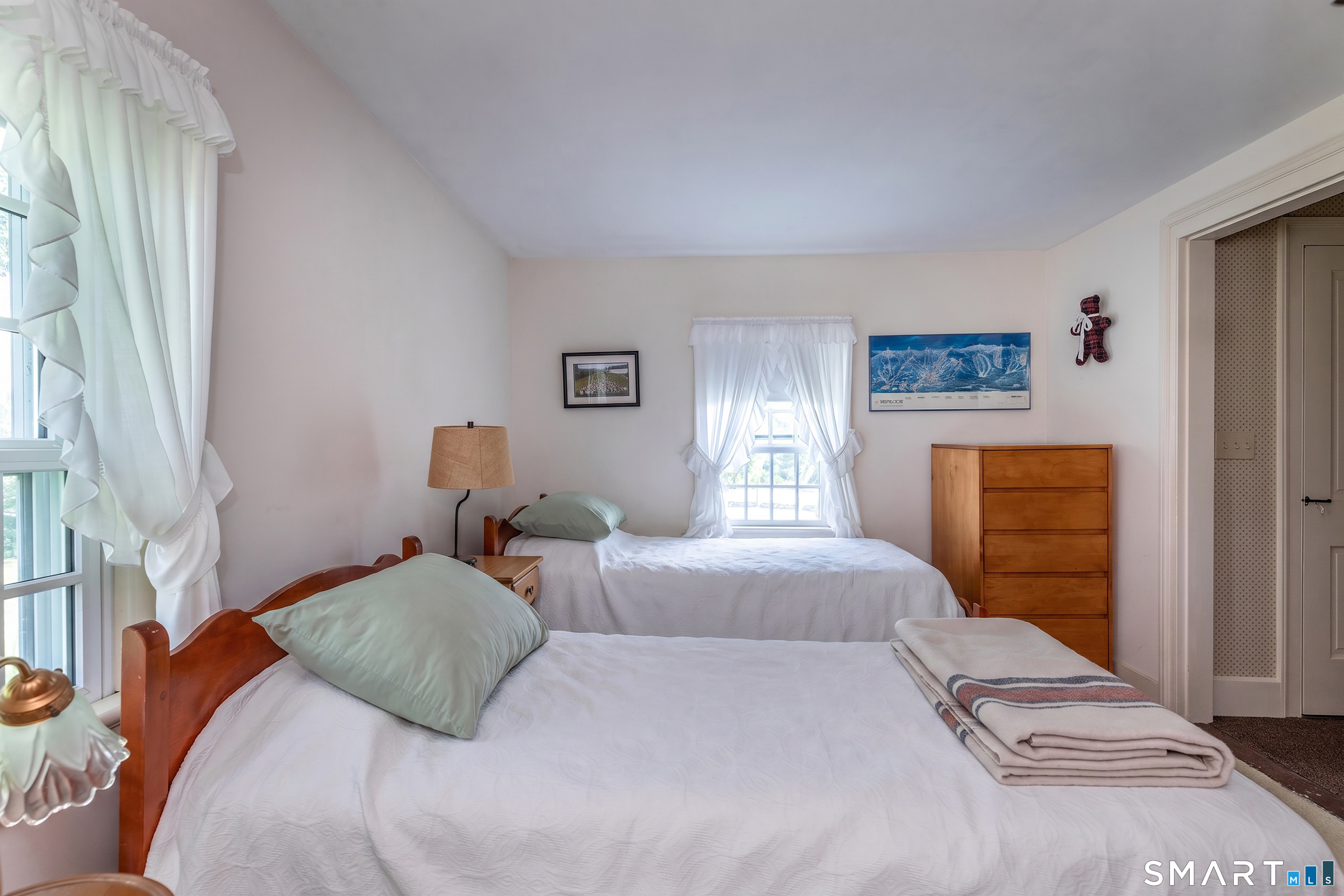 162 Hutchinson Parkway Property Photo 26