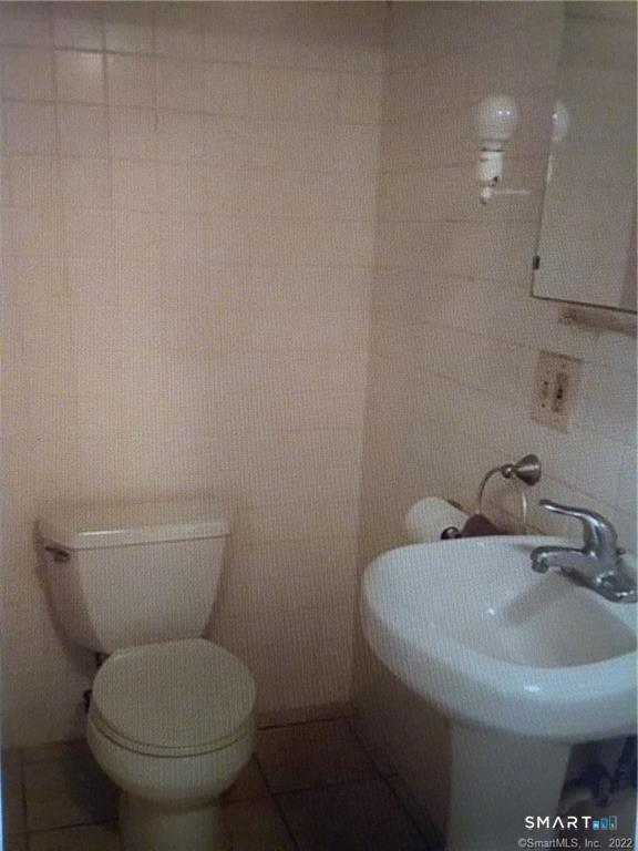 242 Grove Street Property Photo 8