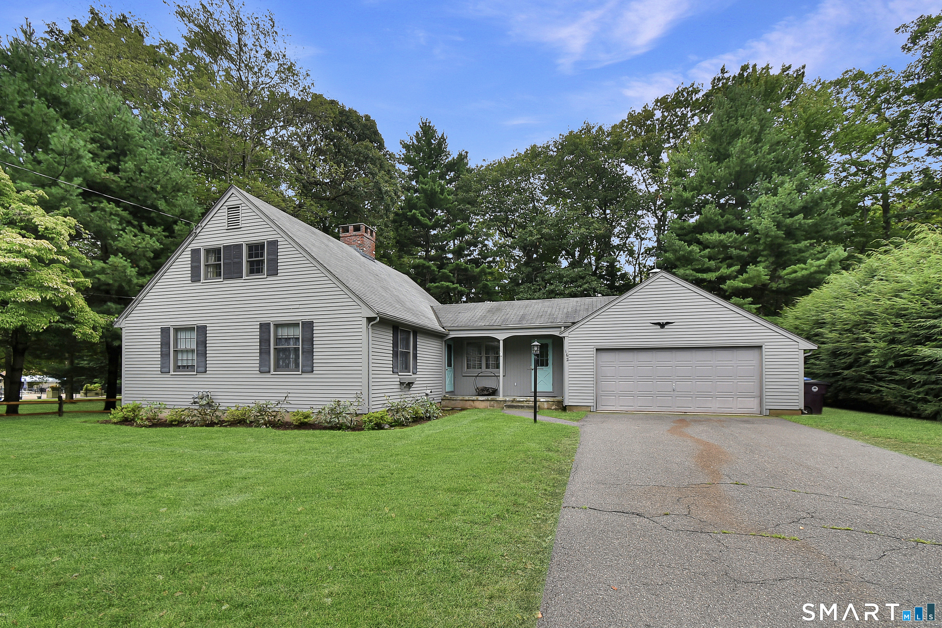 162 Roslyn Drive Property Photo 1