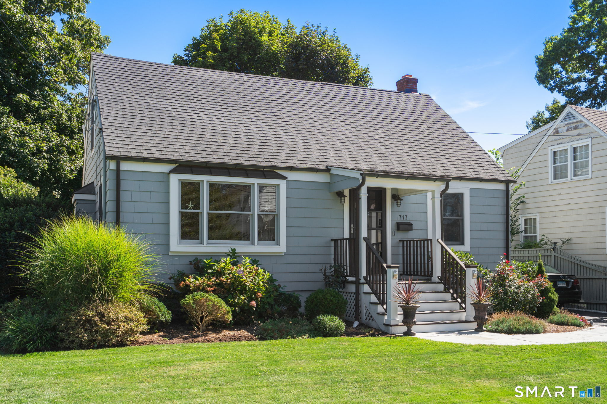 717 Riverside Drive Property Photo 1