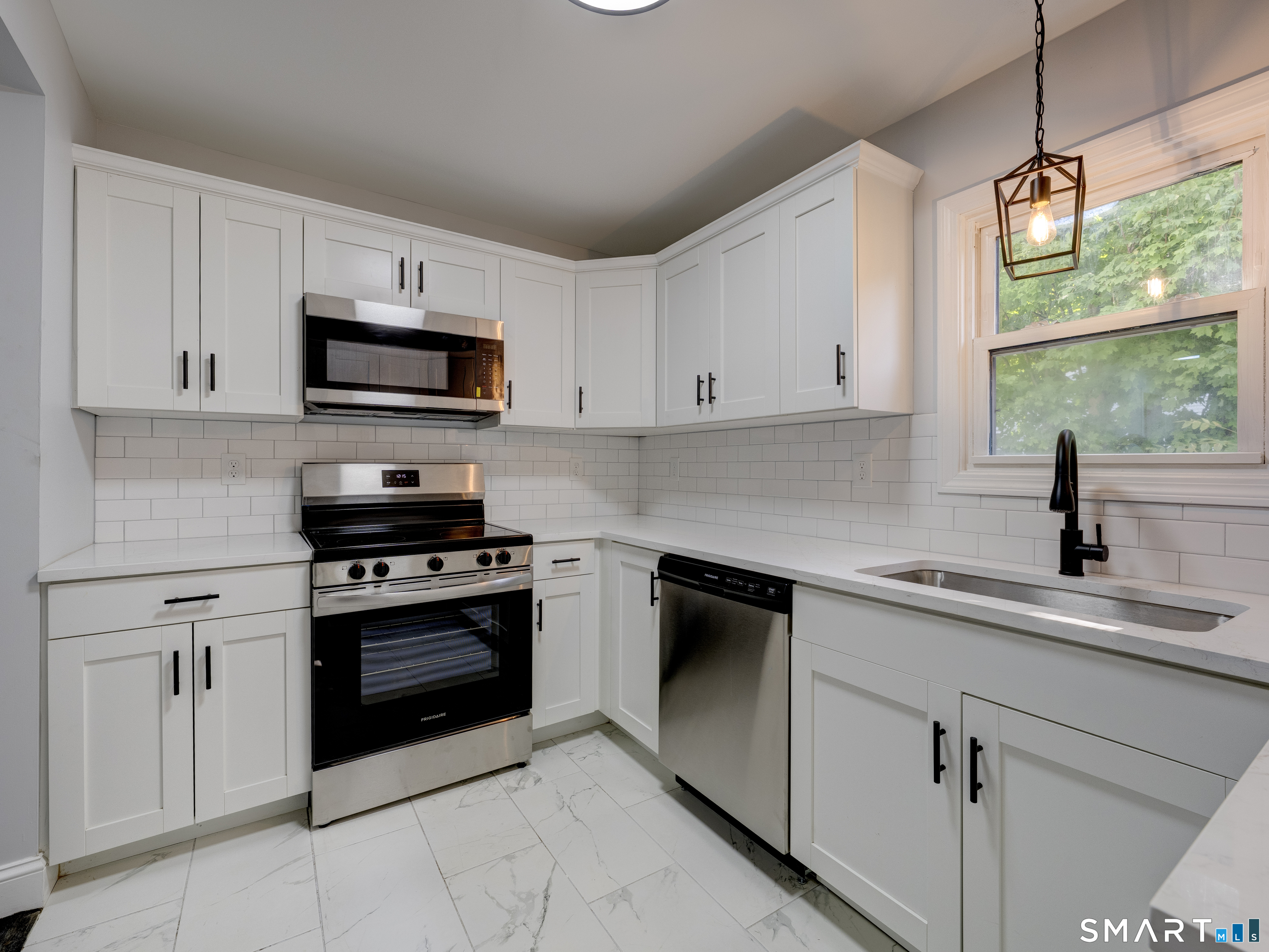 46 Middlefield Street Property Photo 3