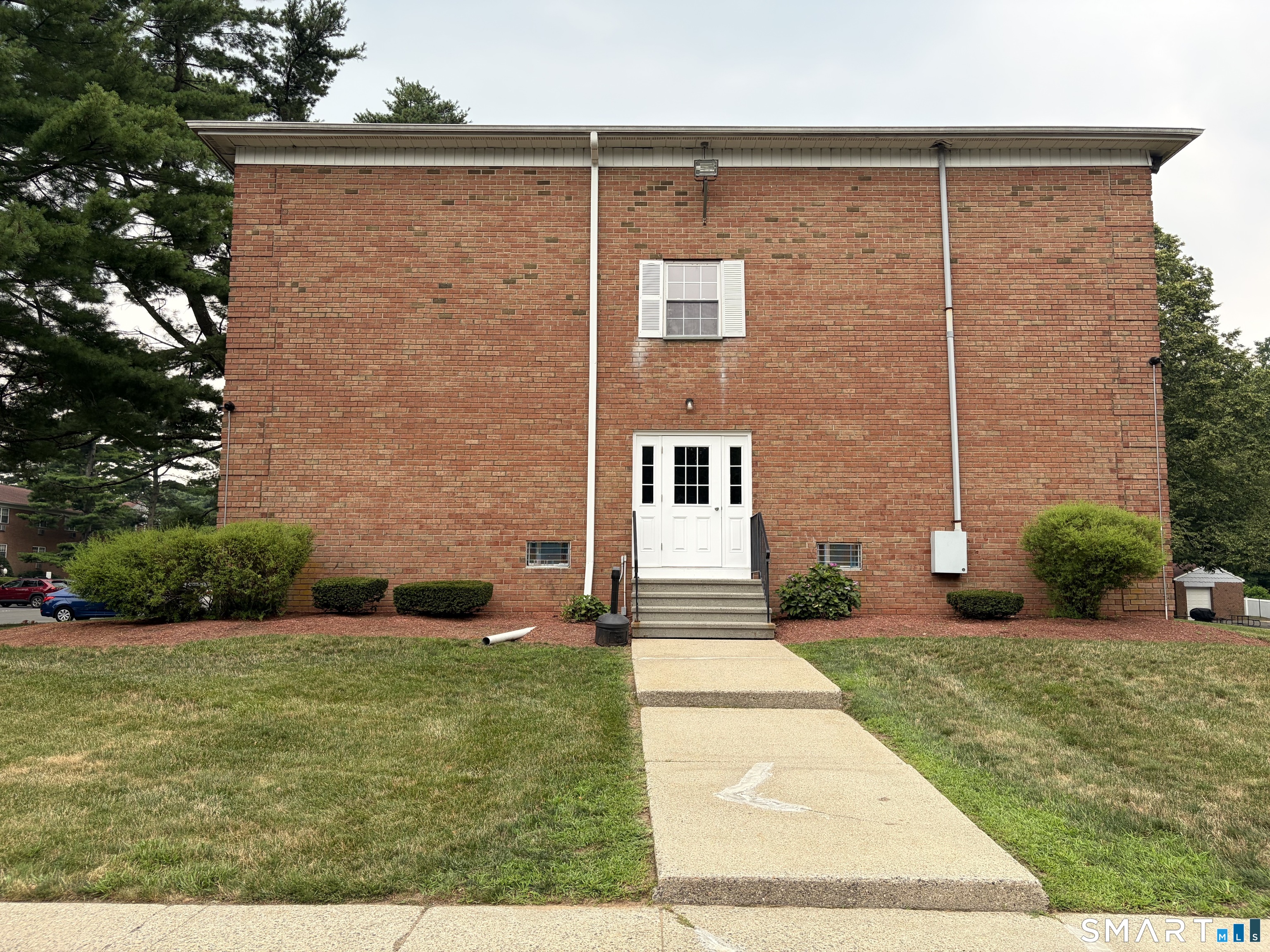1070 New Haven 70 Avenue Property Photo 3