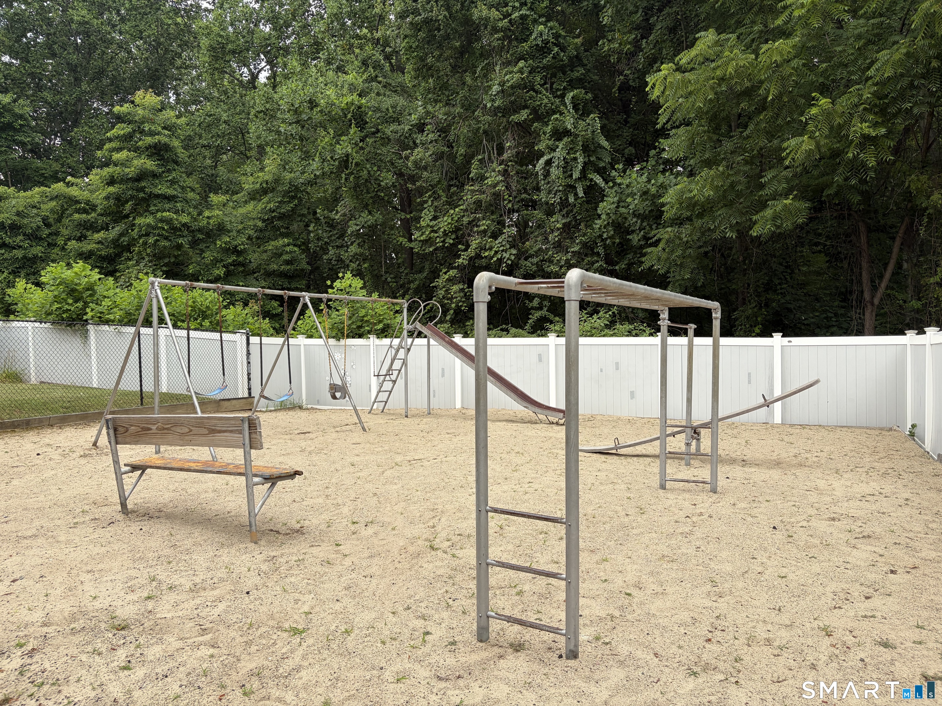 1070 New Haven 70 Avenue Property Photo 5