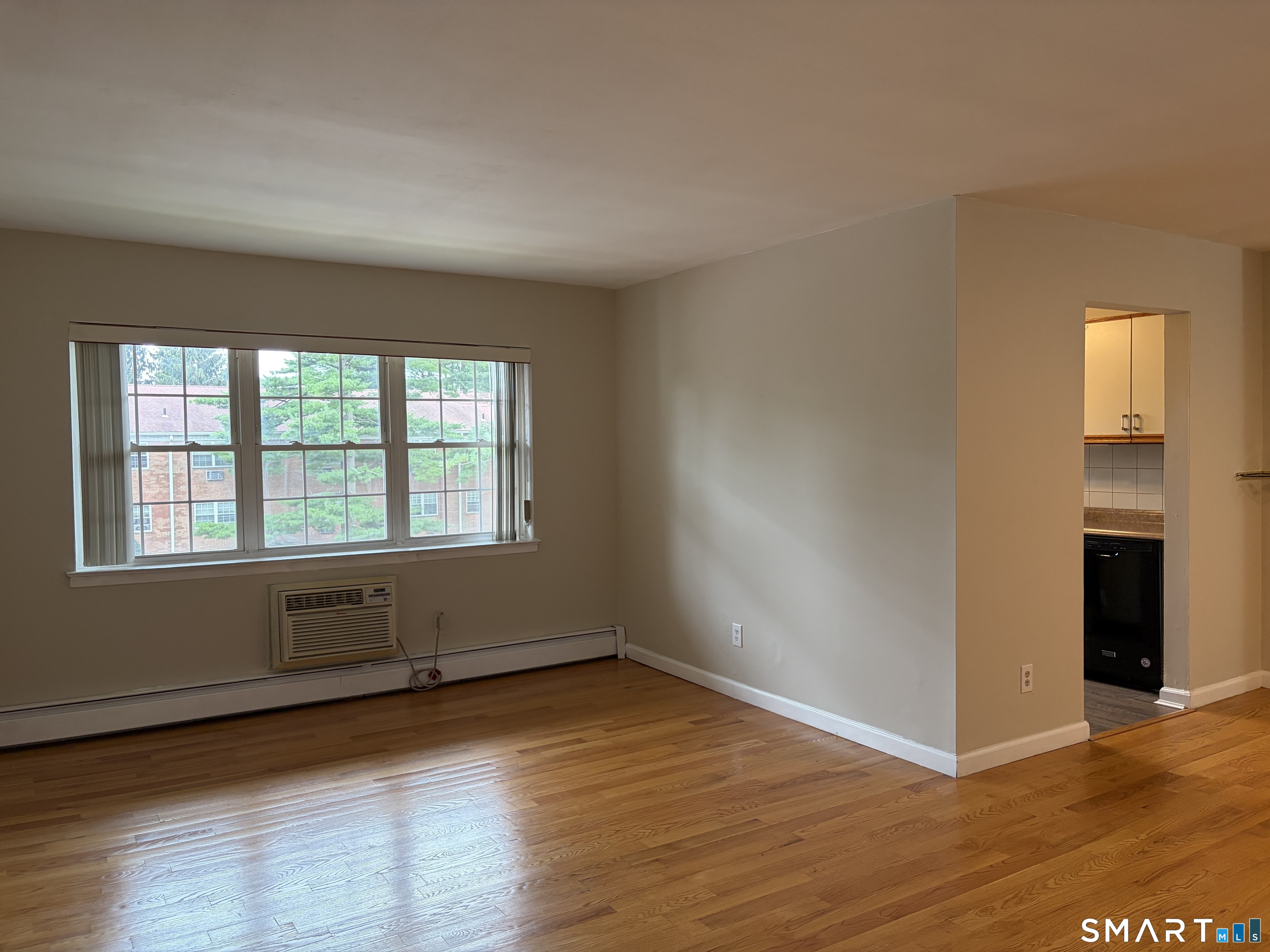 1070 New Haven 70 Avenue Property Photo 8