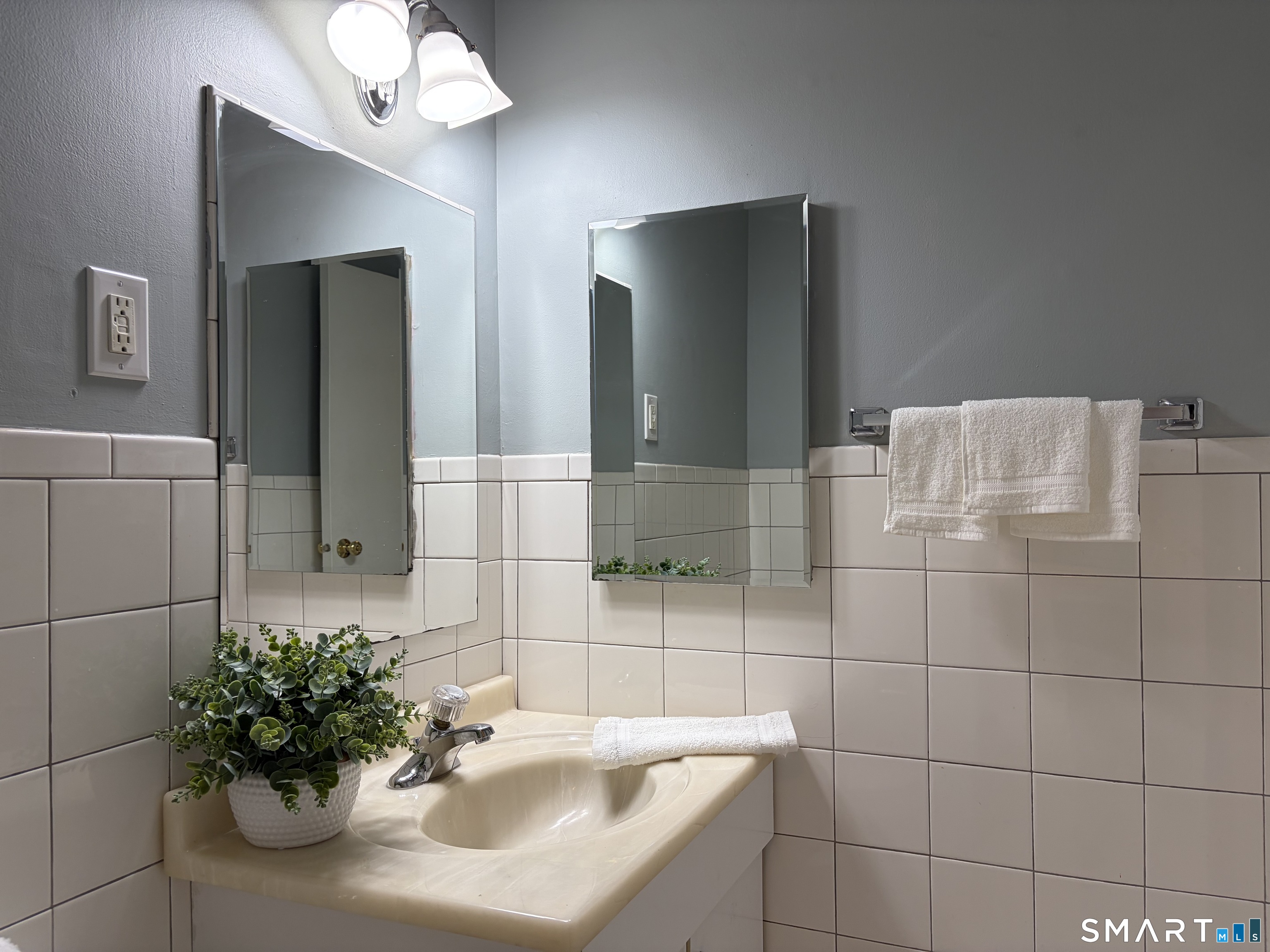 1070 New Haven 70 Avenue Property Photo 16