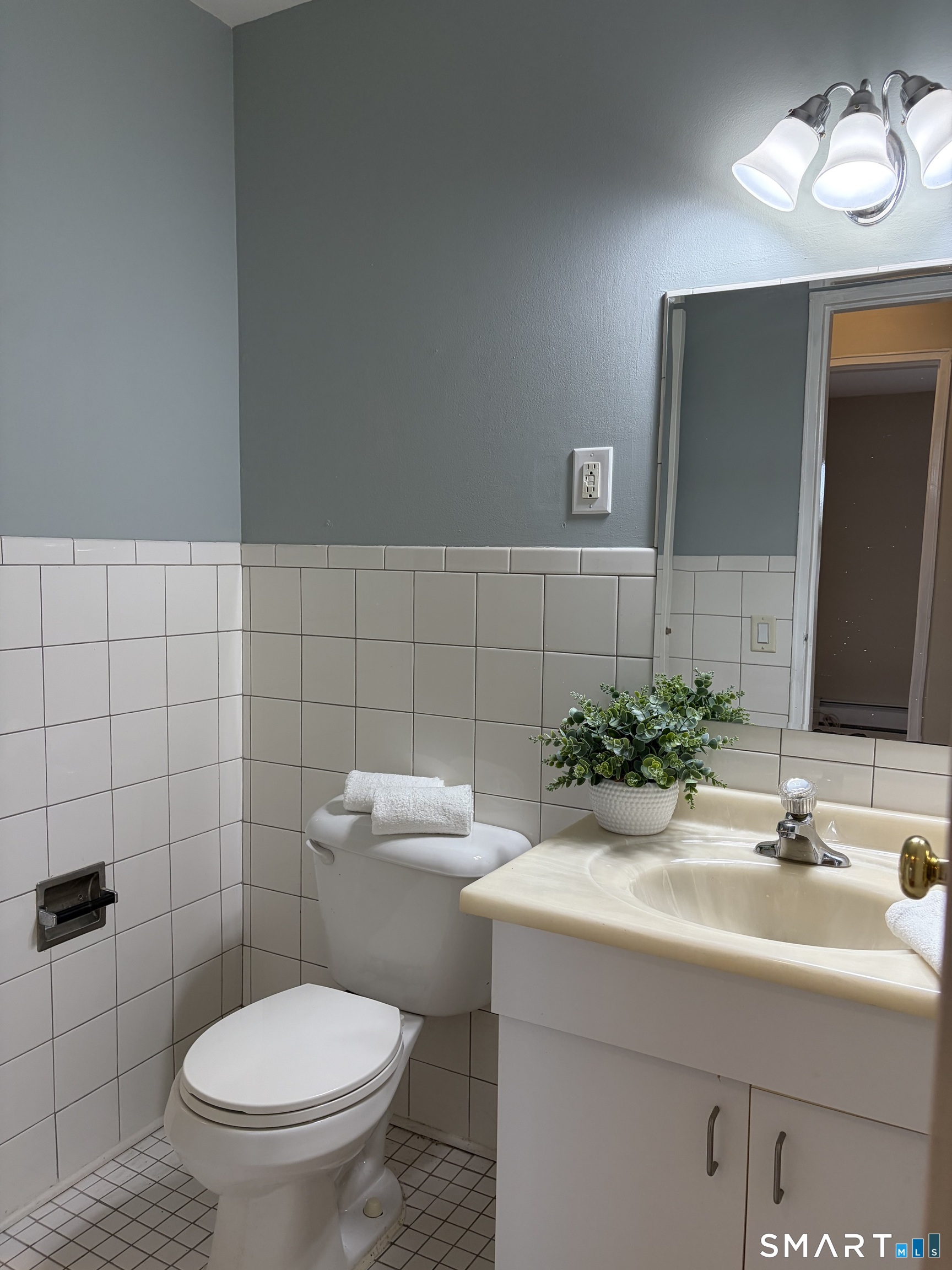 1070 New Haven 70 Avenue Property Photo 17