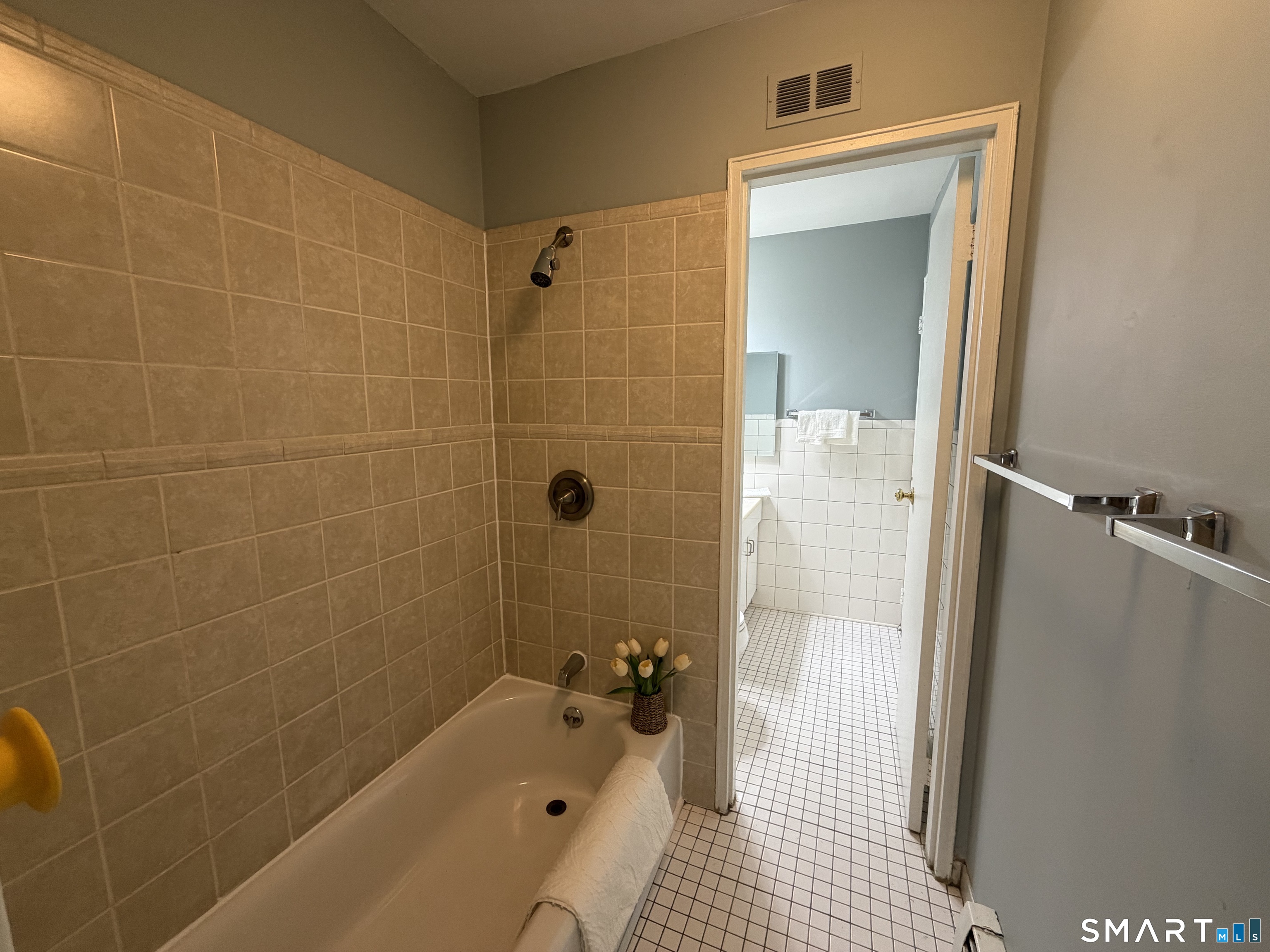 1070 New Haven 70 Avenue Property Photo 19