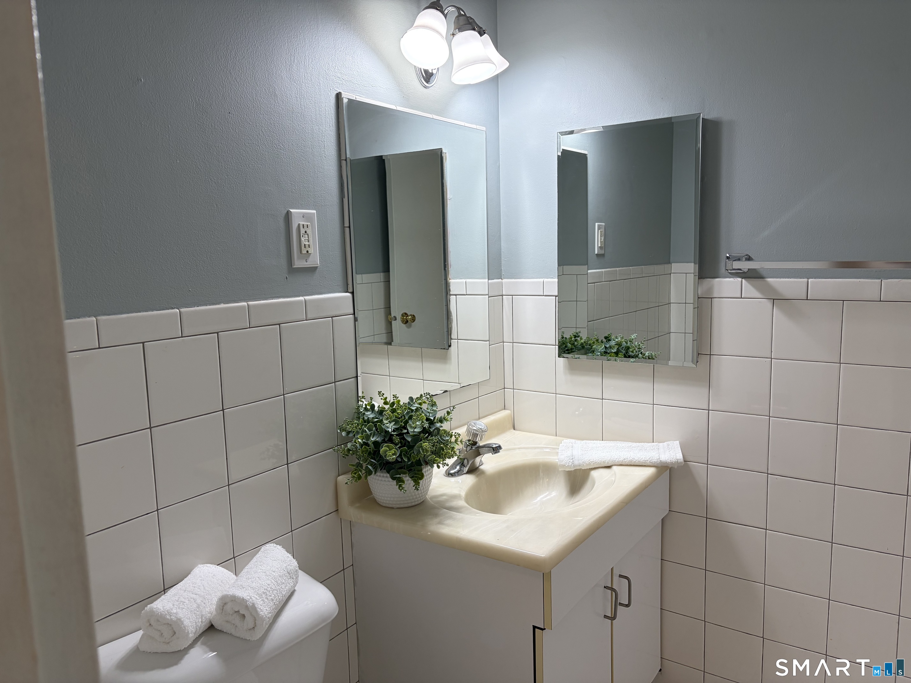 1070 New Haven 70 Avenue Property Photo 20