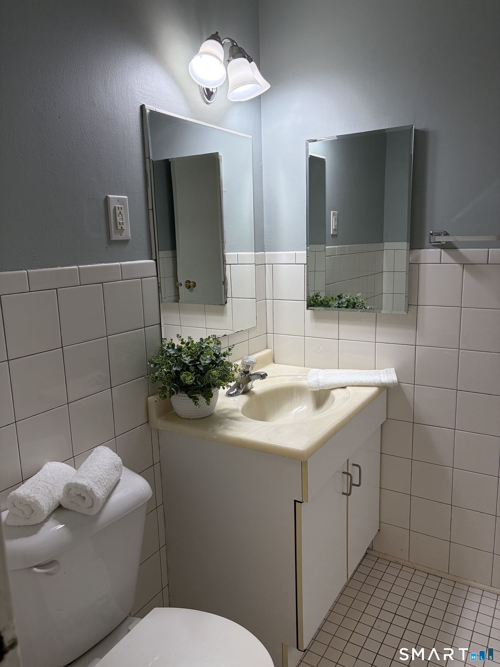 1070 New Haven 70 Avenue Property Photo 21