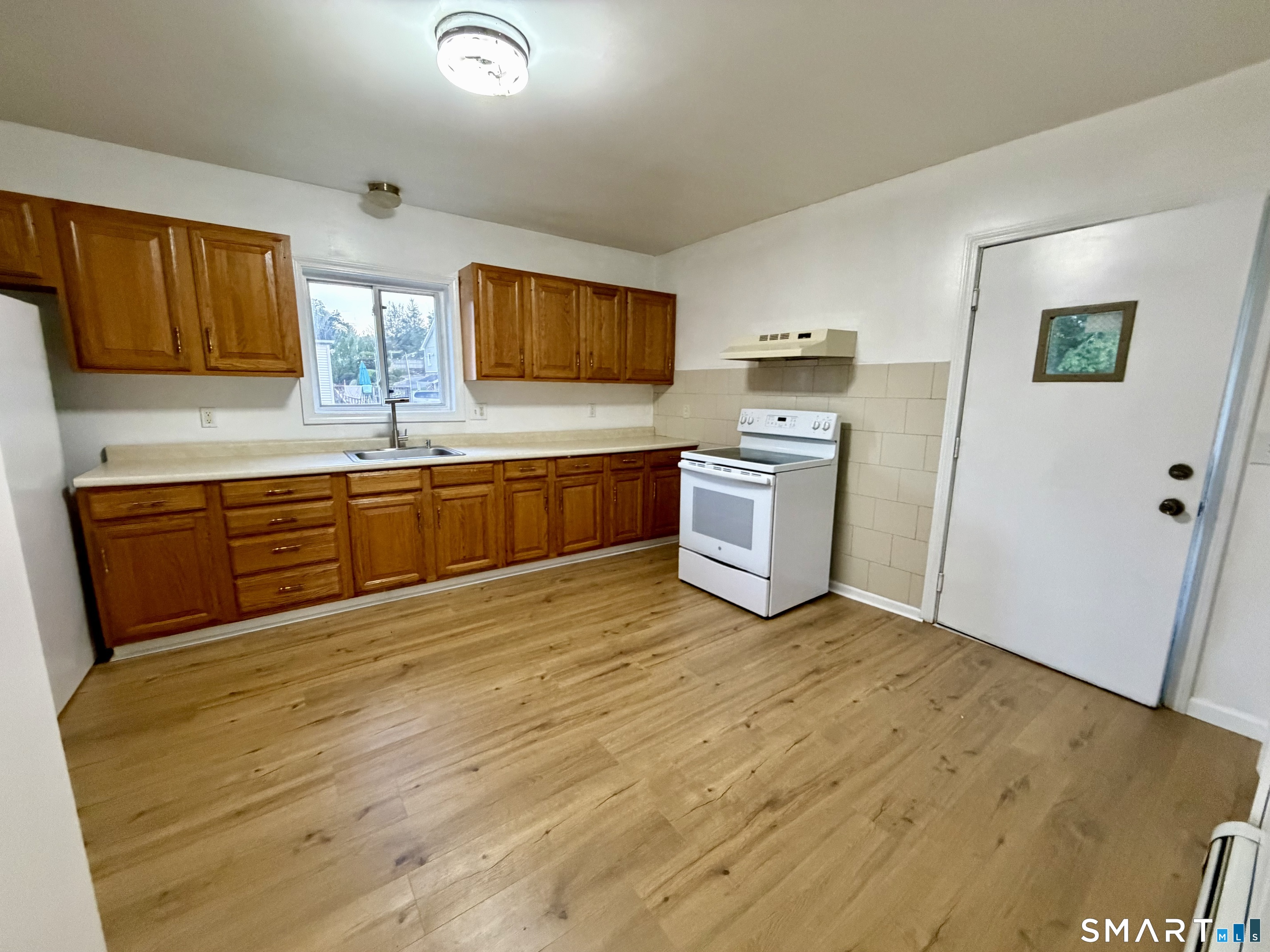 40 Lincoln 2 Avenue Property Photo 1