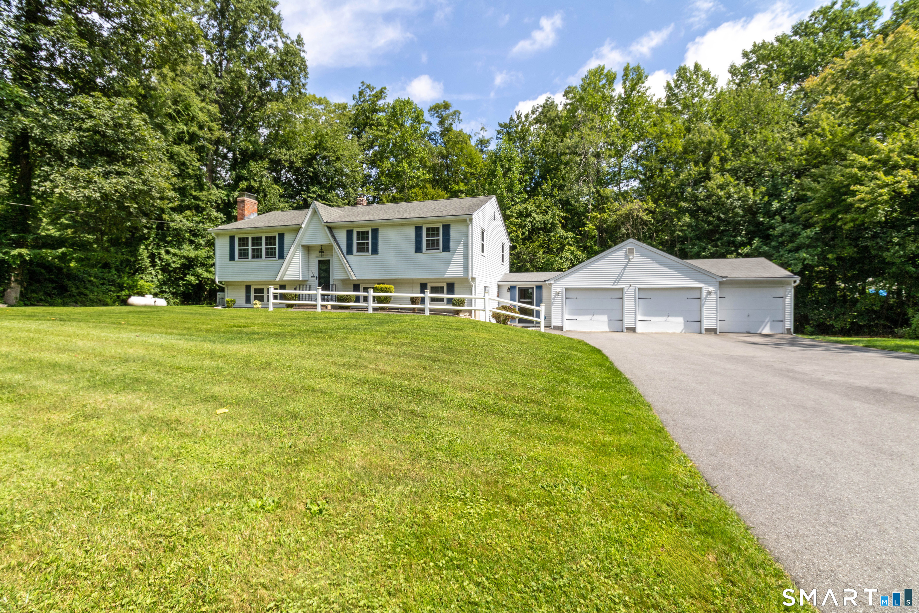 18 Crestwood Drive Property Photo 1