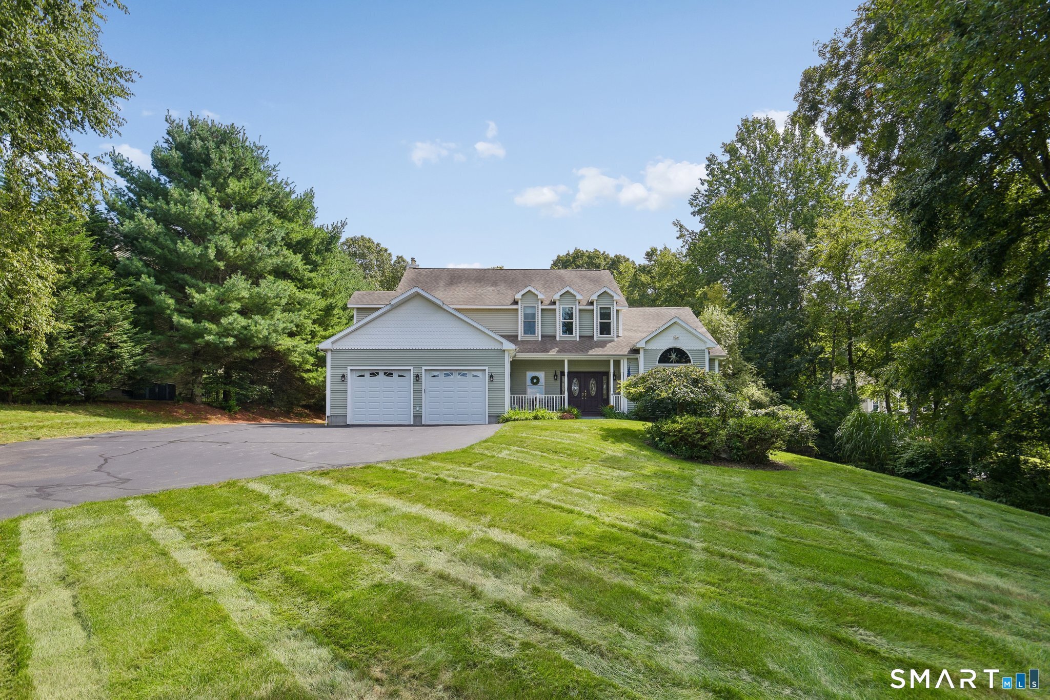 8 White Oak Lane Property Photo 1