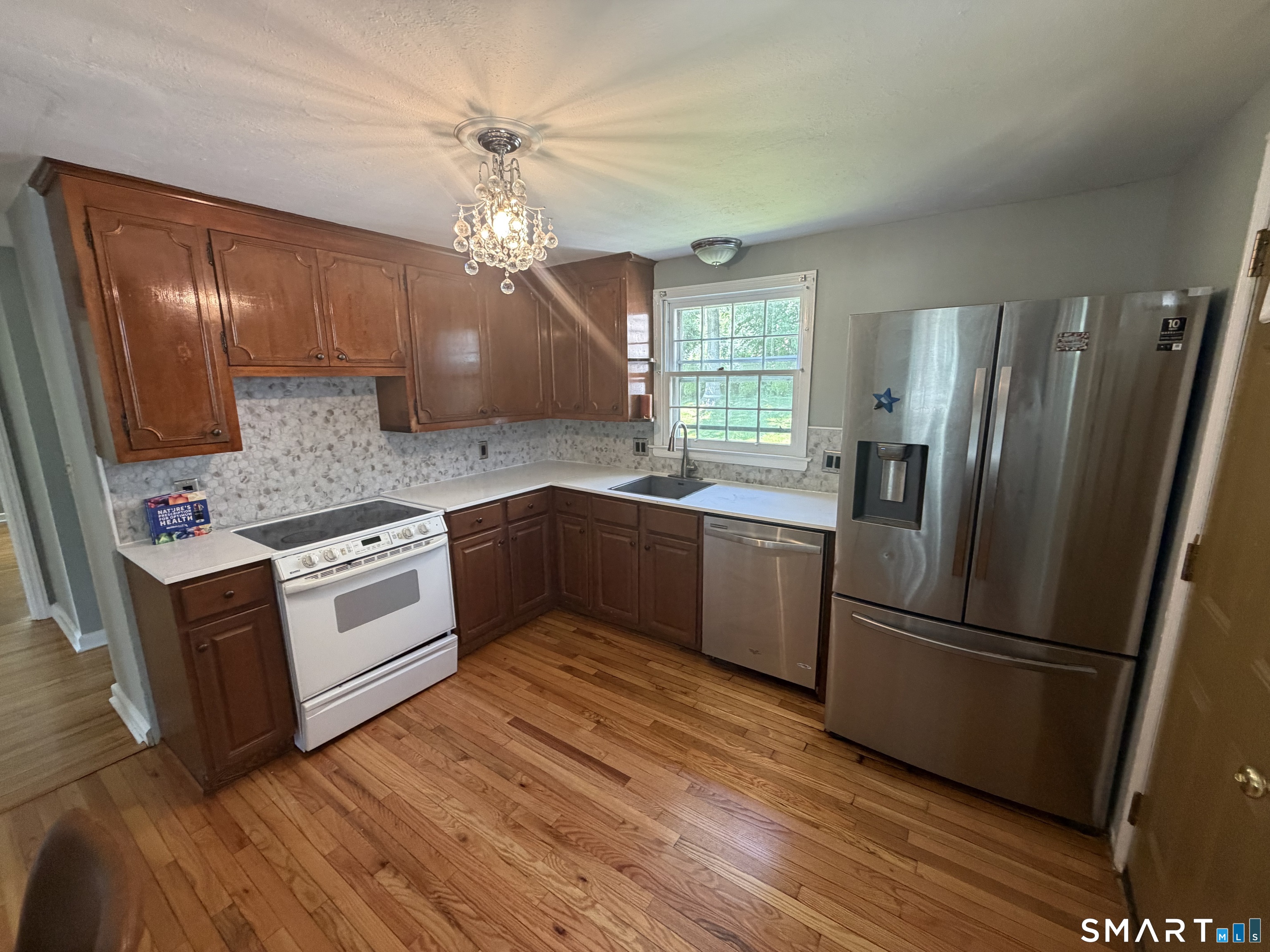 905 Plymouth Street Property Photo 2