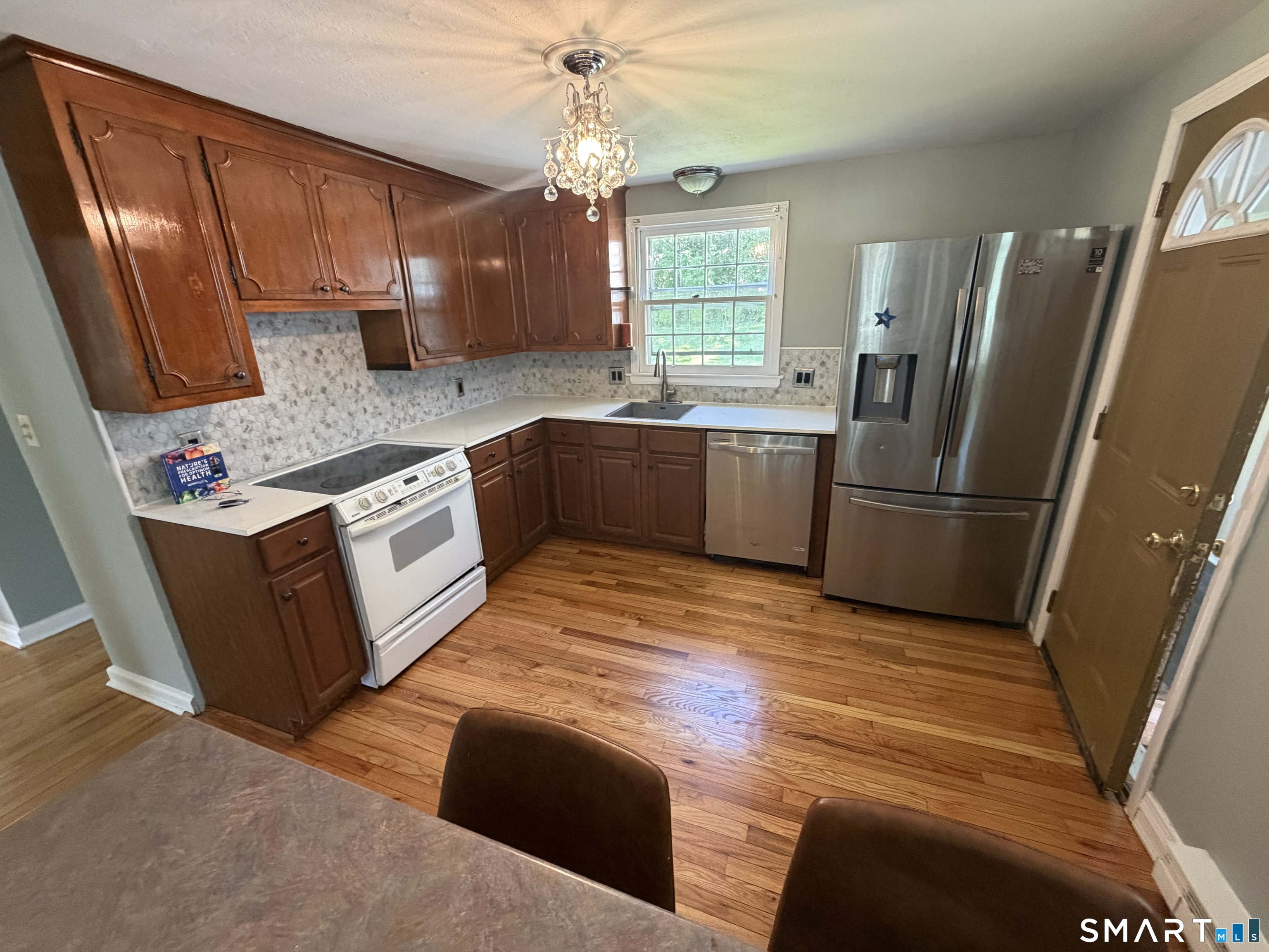 905 Plymouth Street Property Photo 3