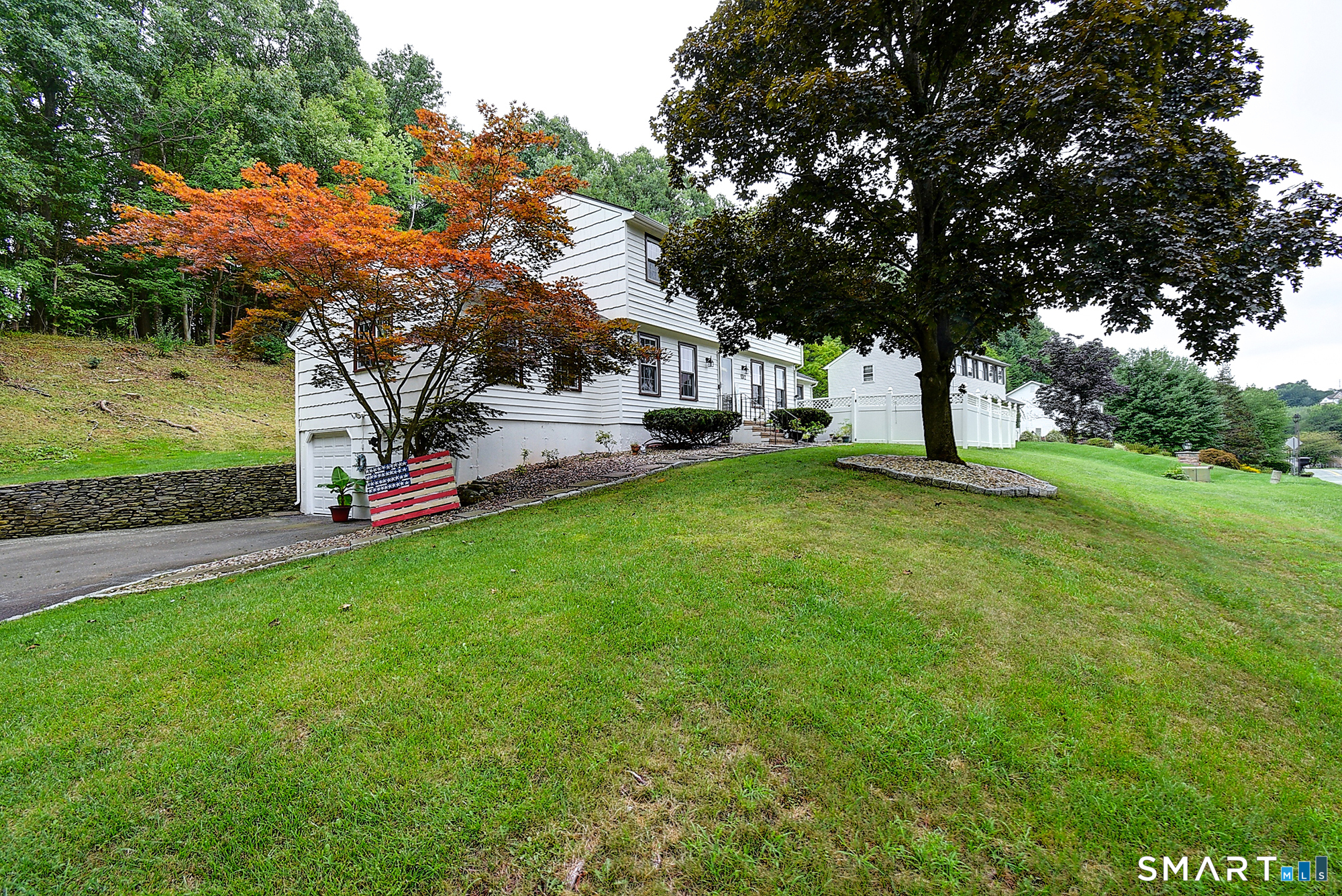 132 Woodfield Crossing Property Photo 3