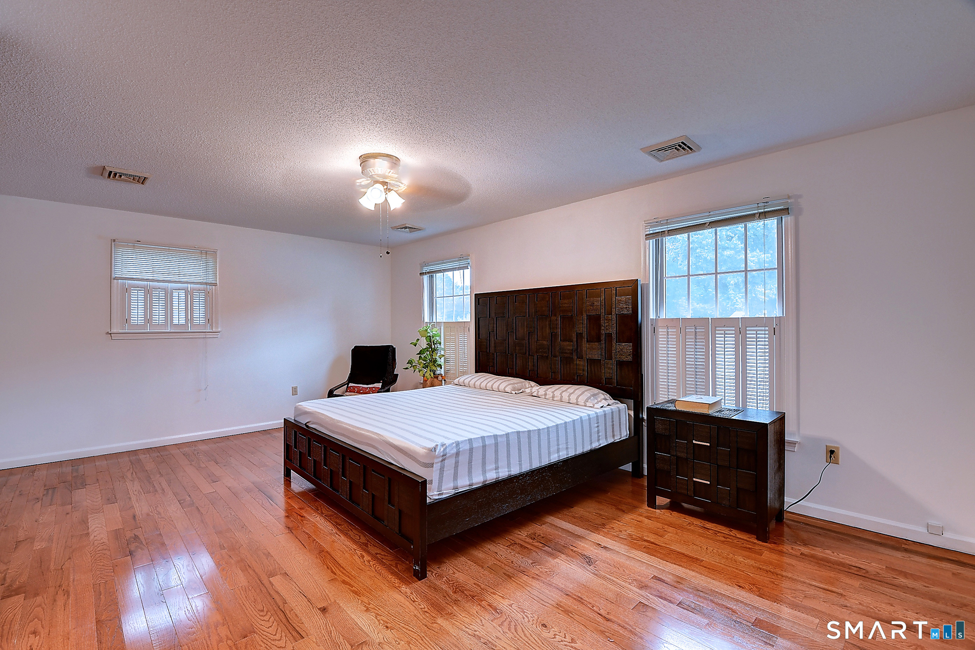 132 Woodfield Crossing Property Photo 9