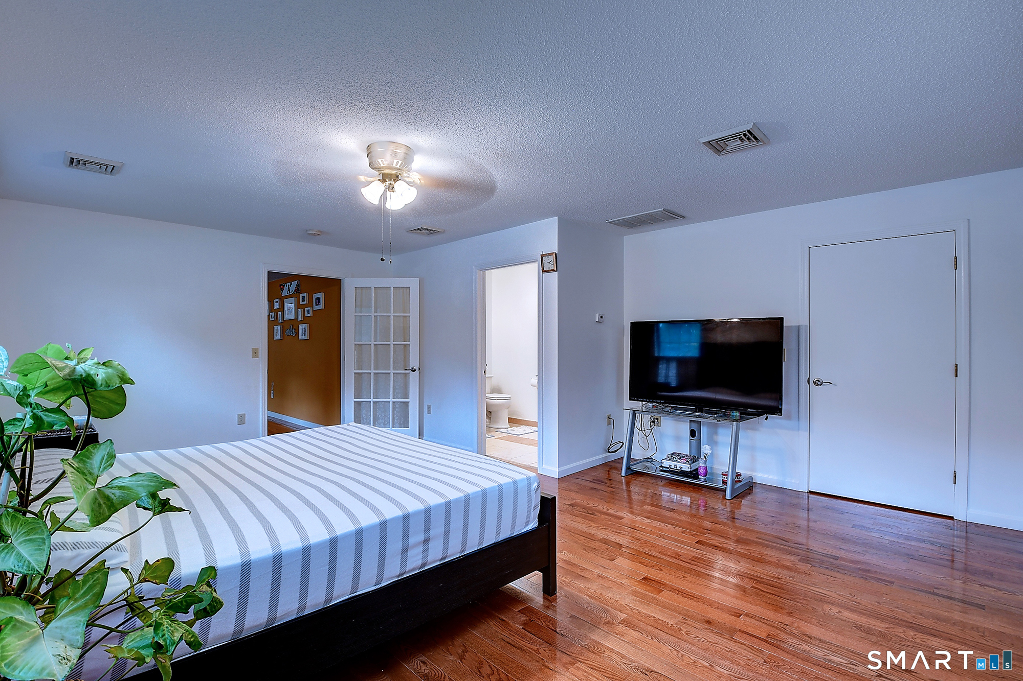 132 Woodfield Crossing Property Photo 10