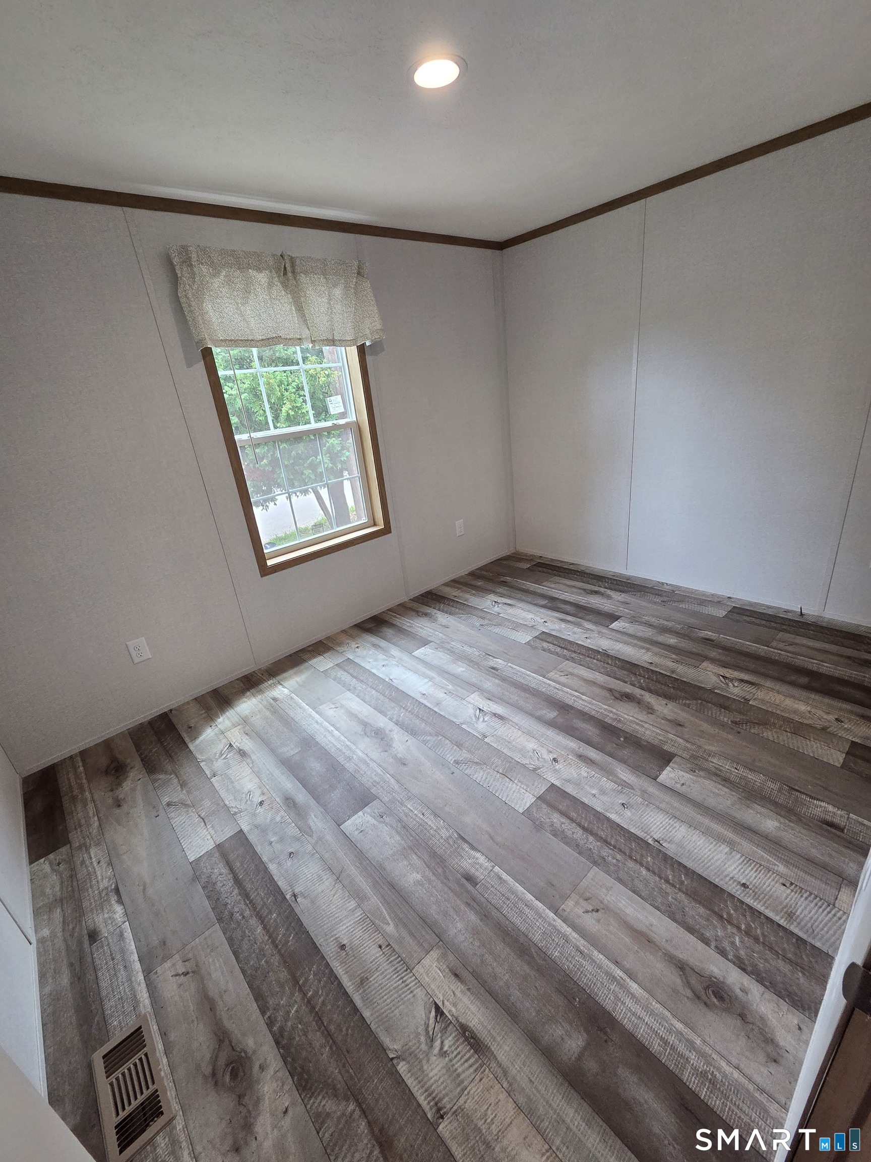 303 Mohegan Park 11 Road Property Photo 3