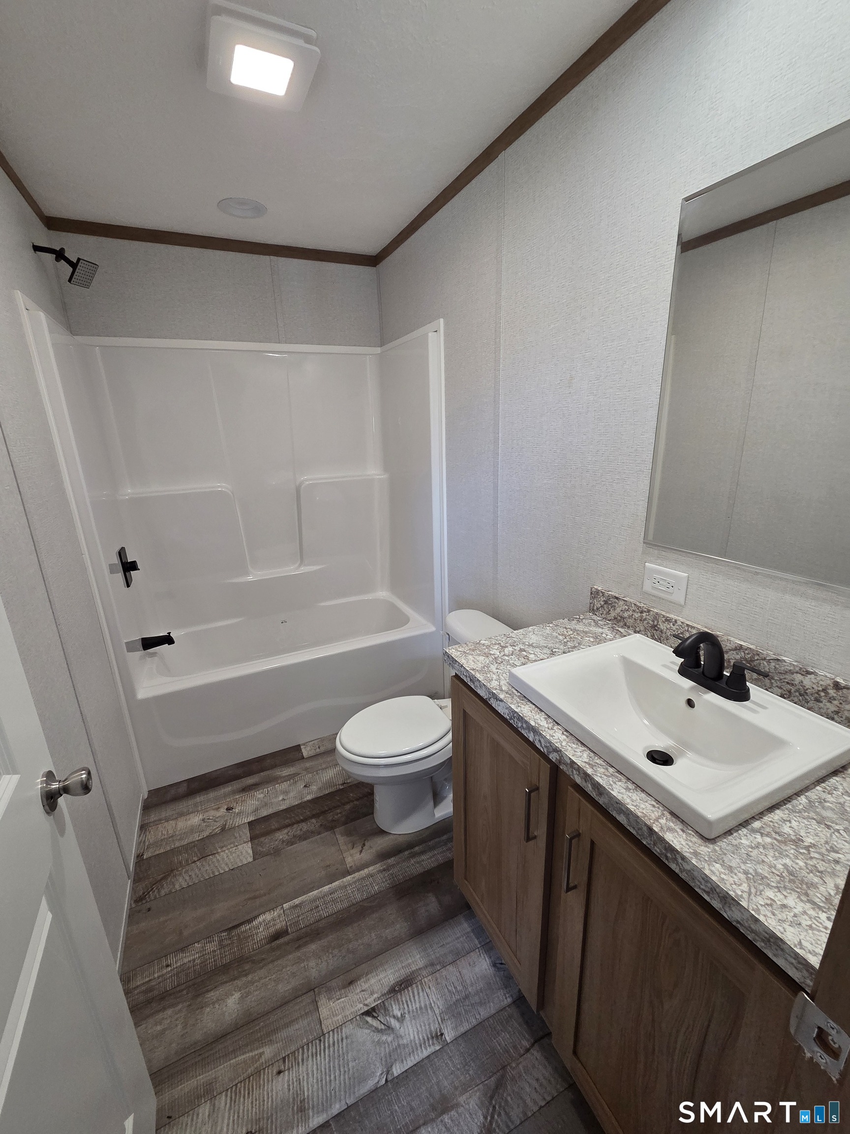 303 Mohegan Park 11 Road Property Photo 4