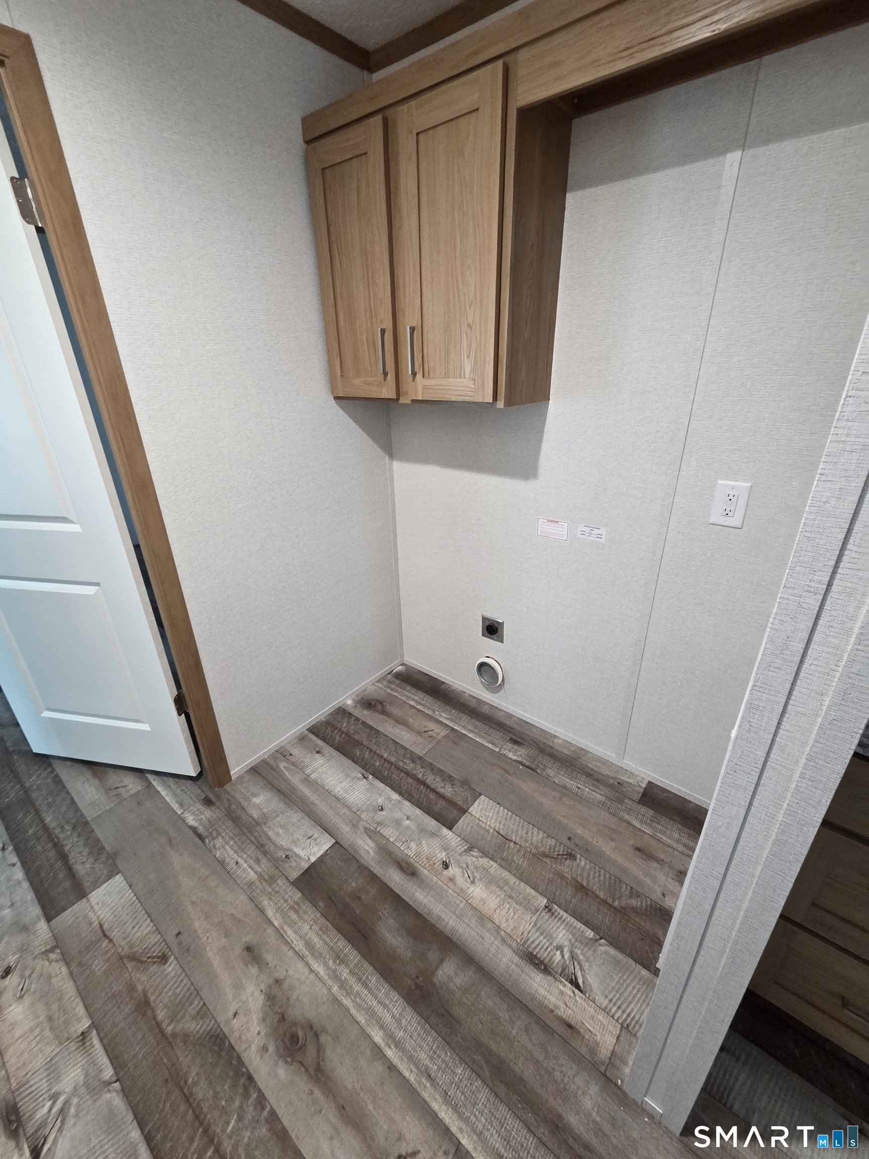 303 Mohegan Park 11 Road Property Photo 7