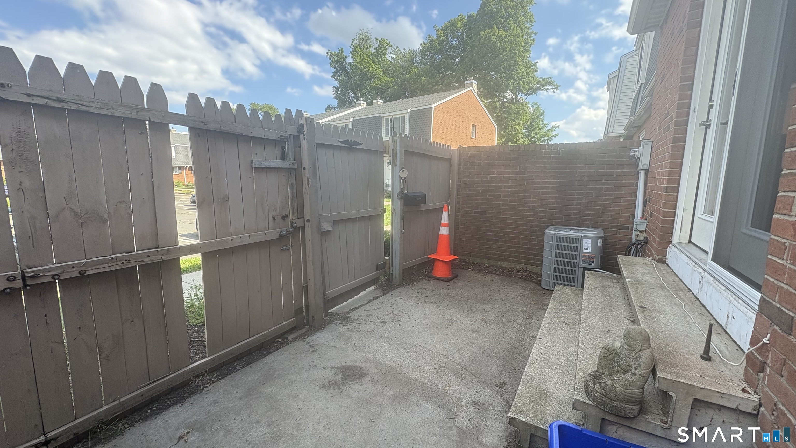 1165 Enfield 1 Street Property Photo 24