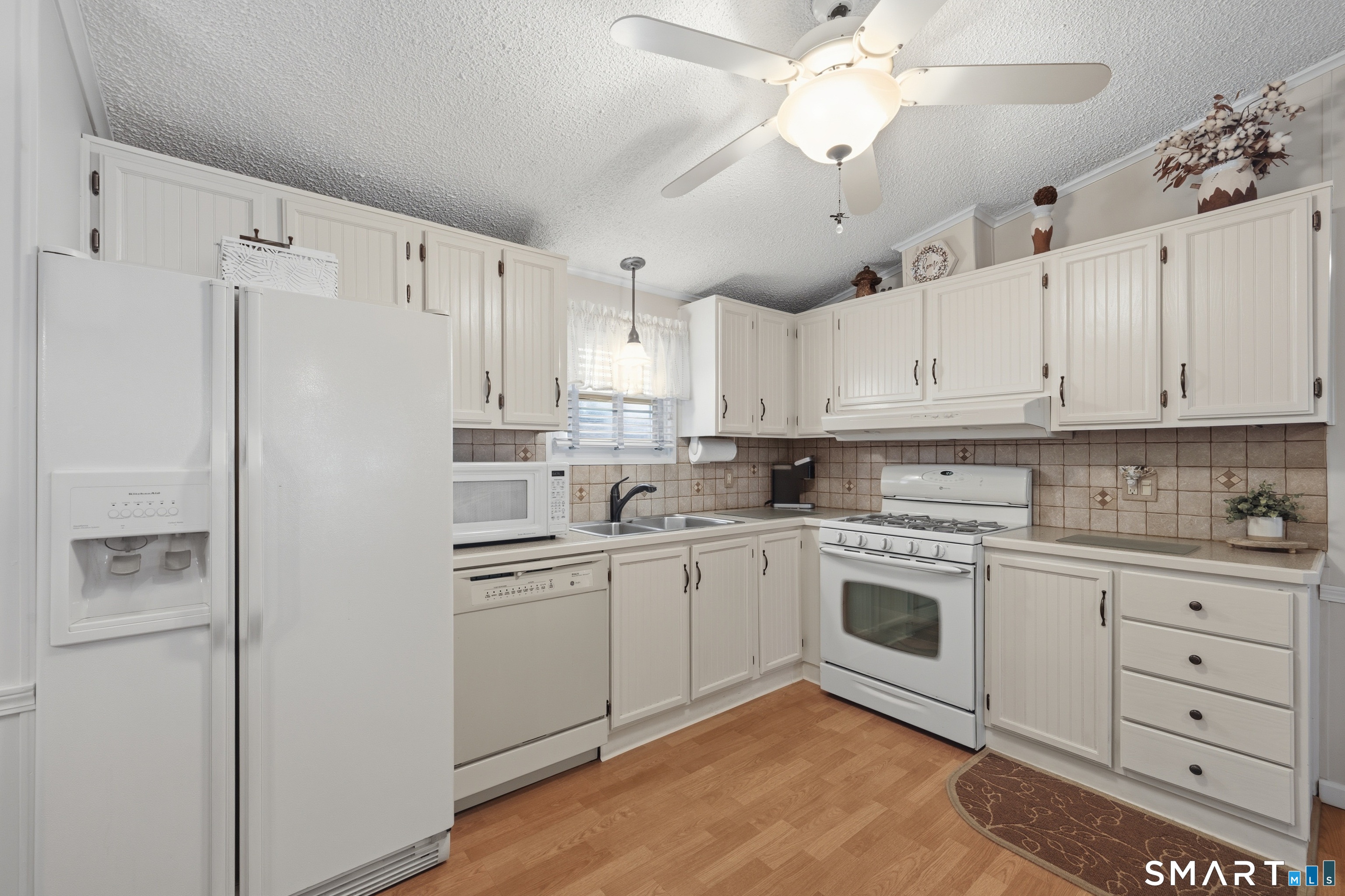 26 Woodland Park Property Photo 9