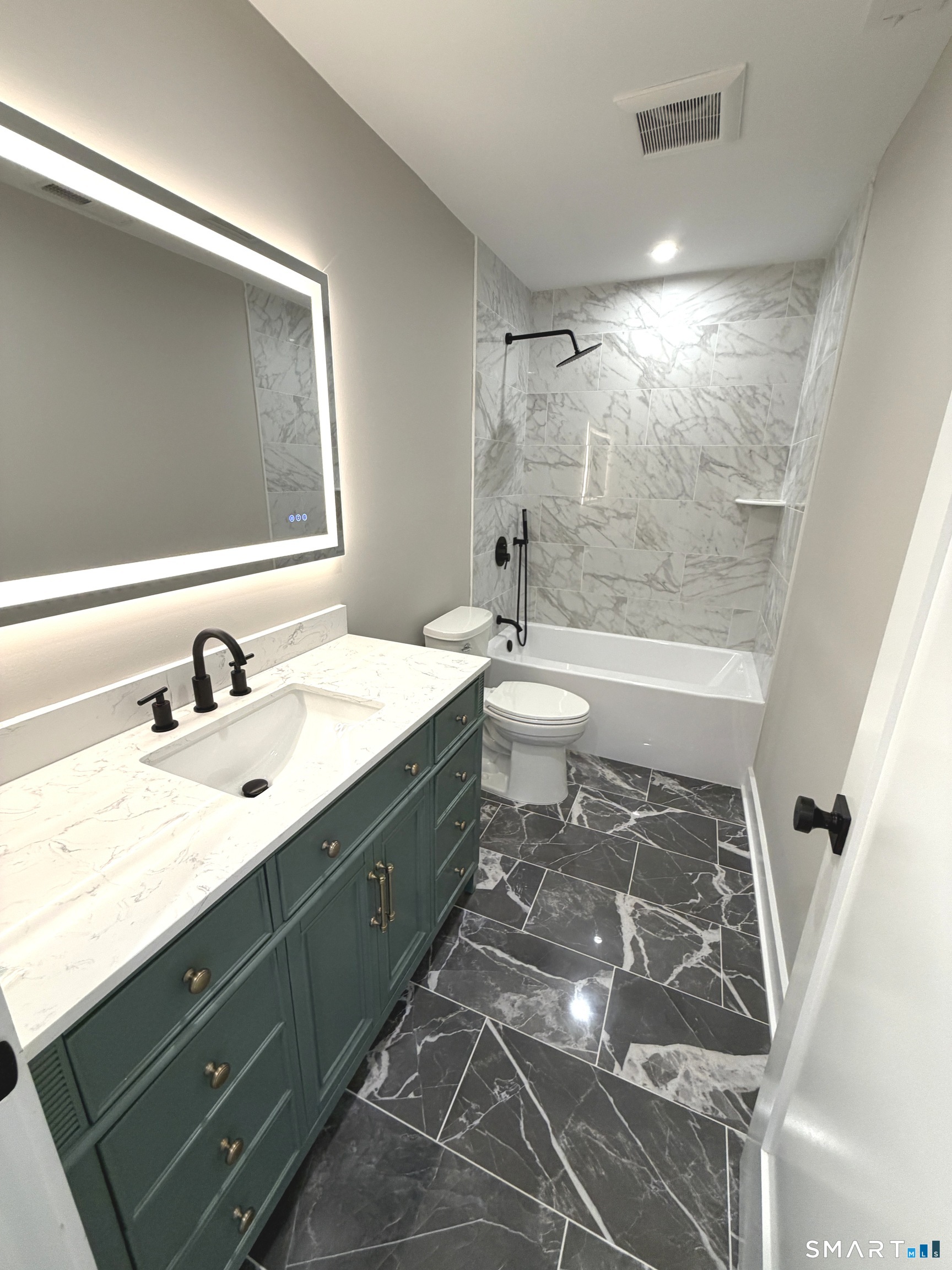 17 Dracut Avenue Property Photo 26