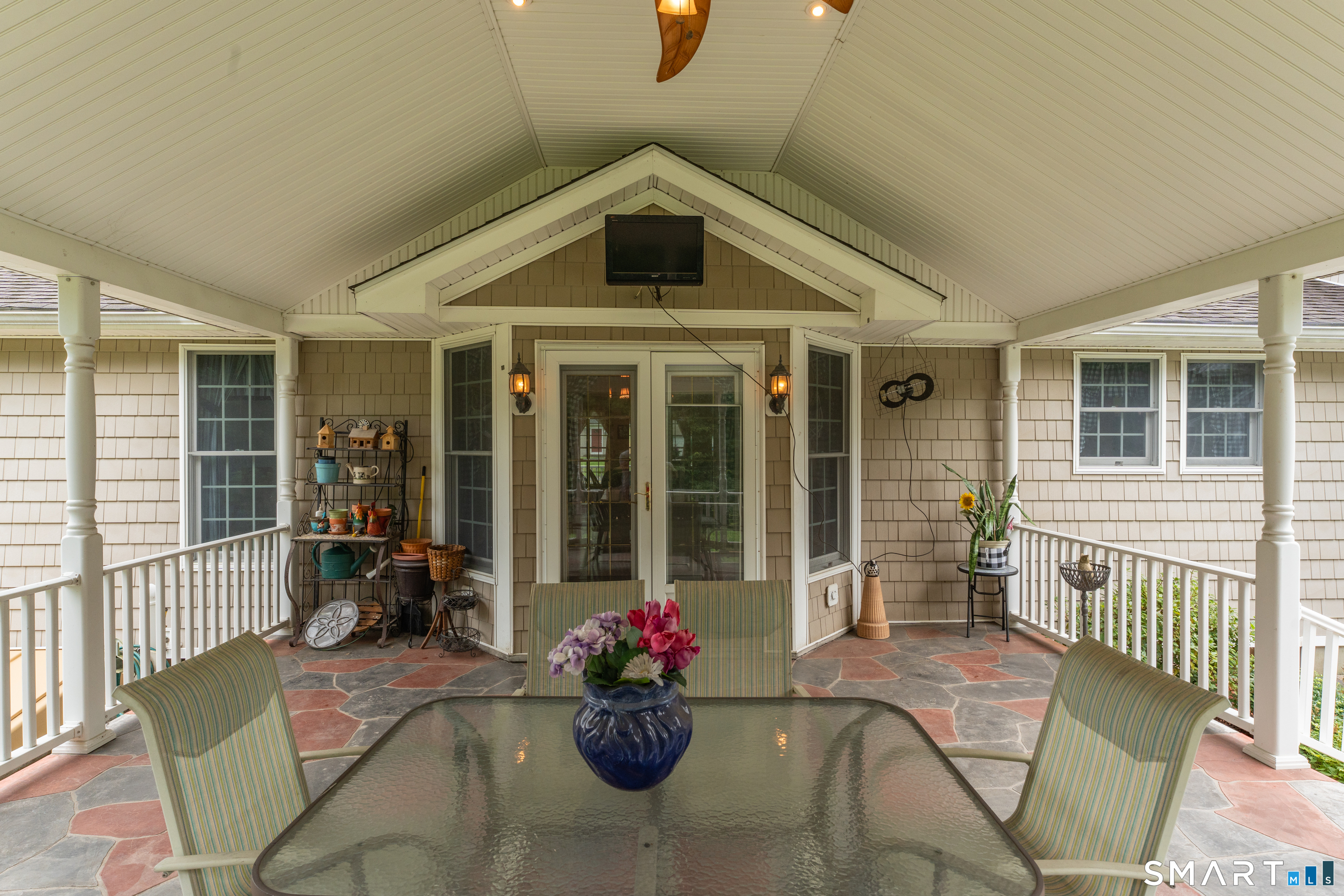 14 Oak Street Property Photo 5