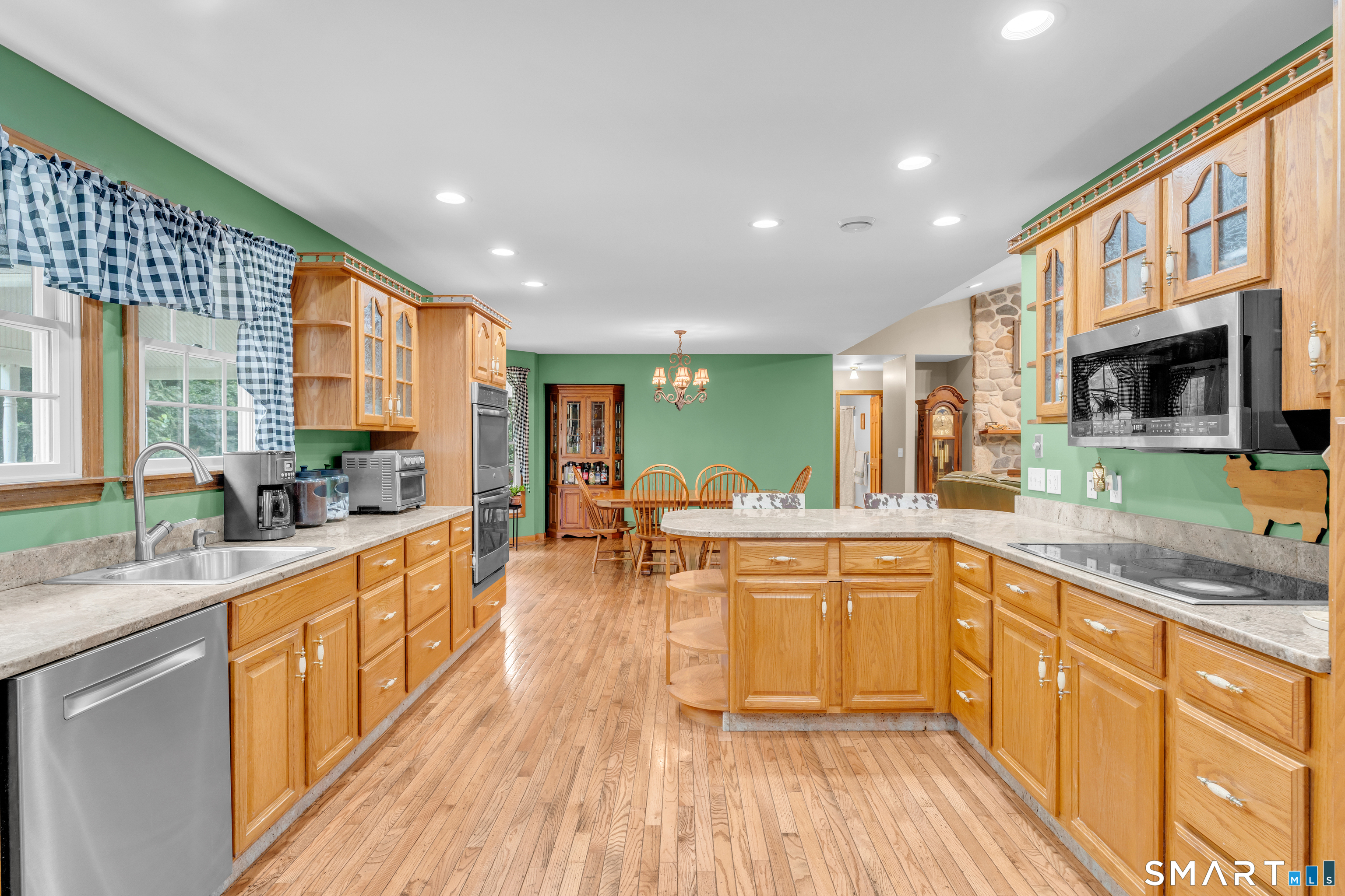 14 Oak Street Property Photo 18