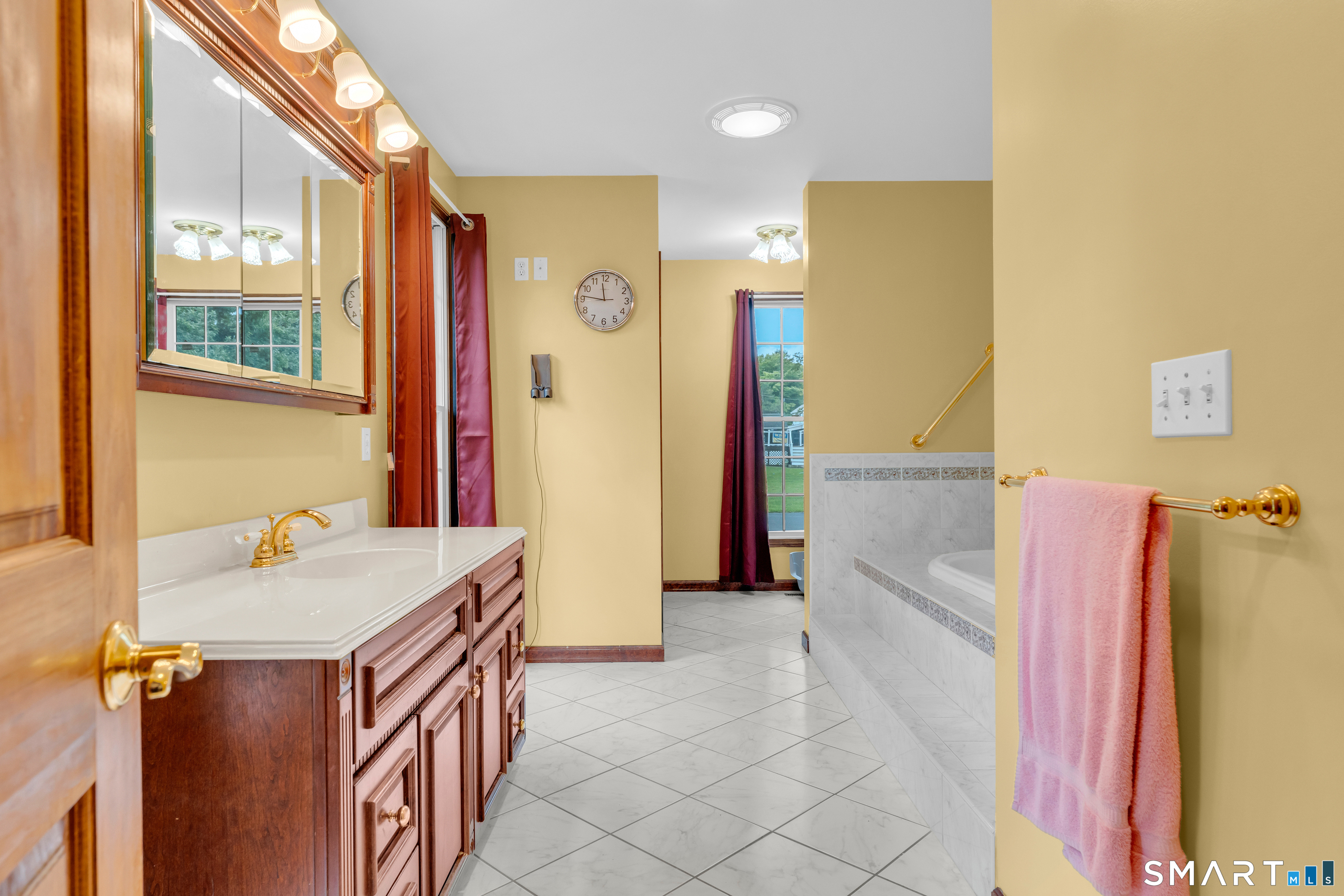 14 Oak Street Property Photo 22