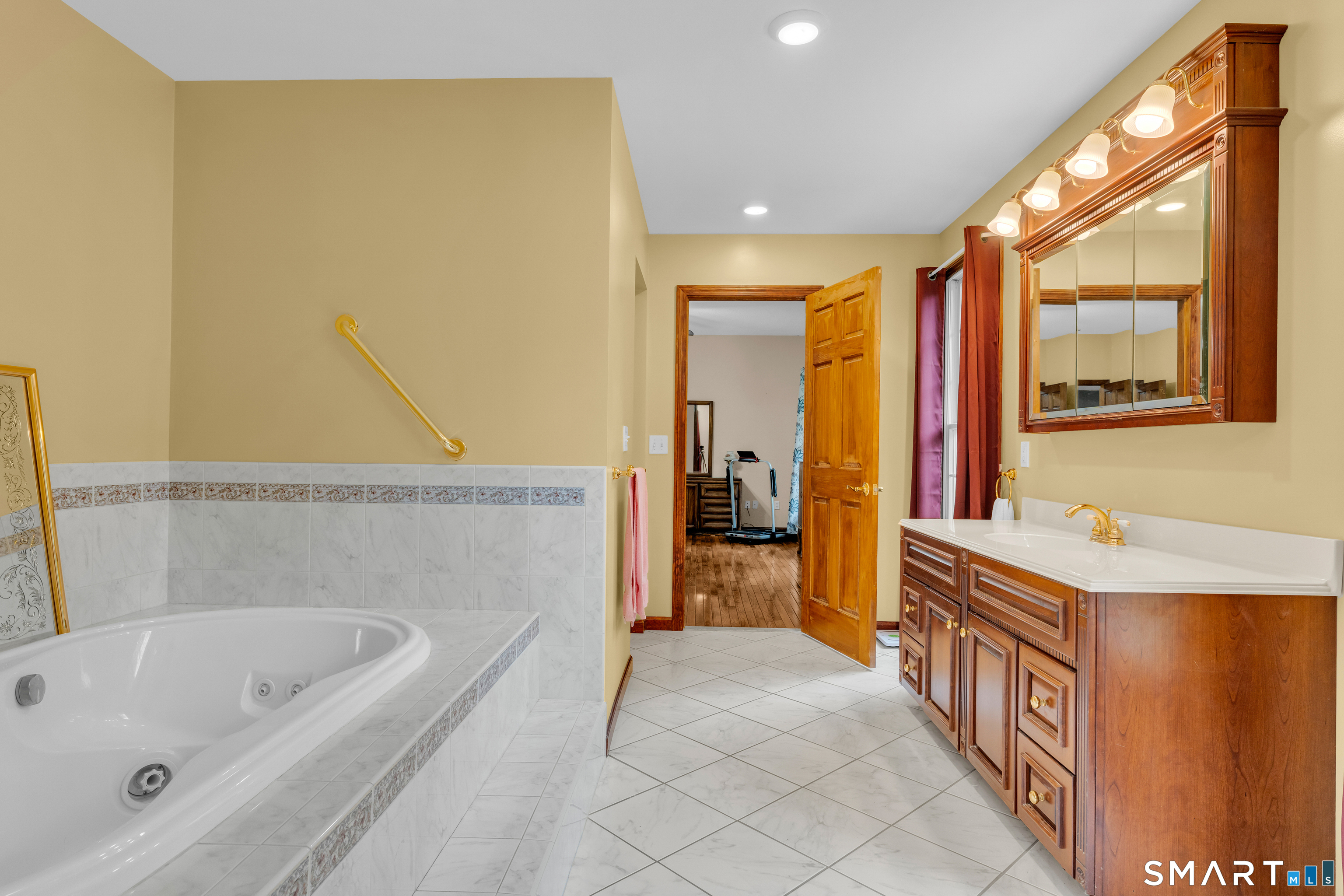 14 Oak Street Property Photo 25