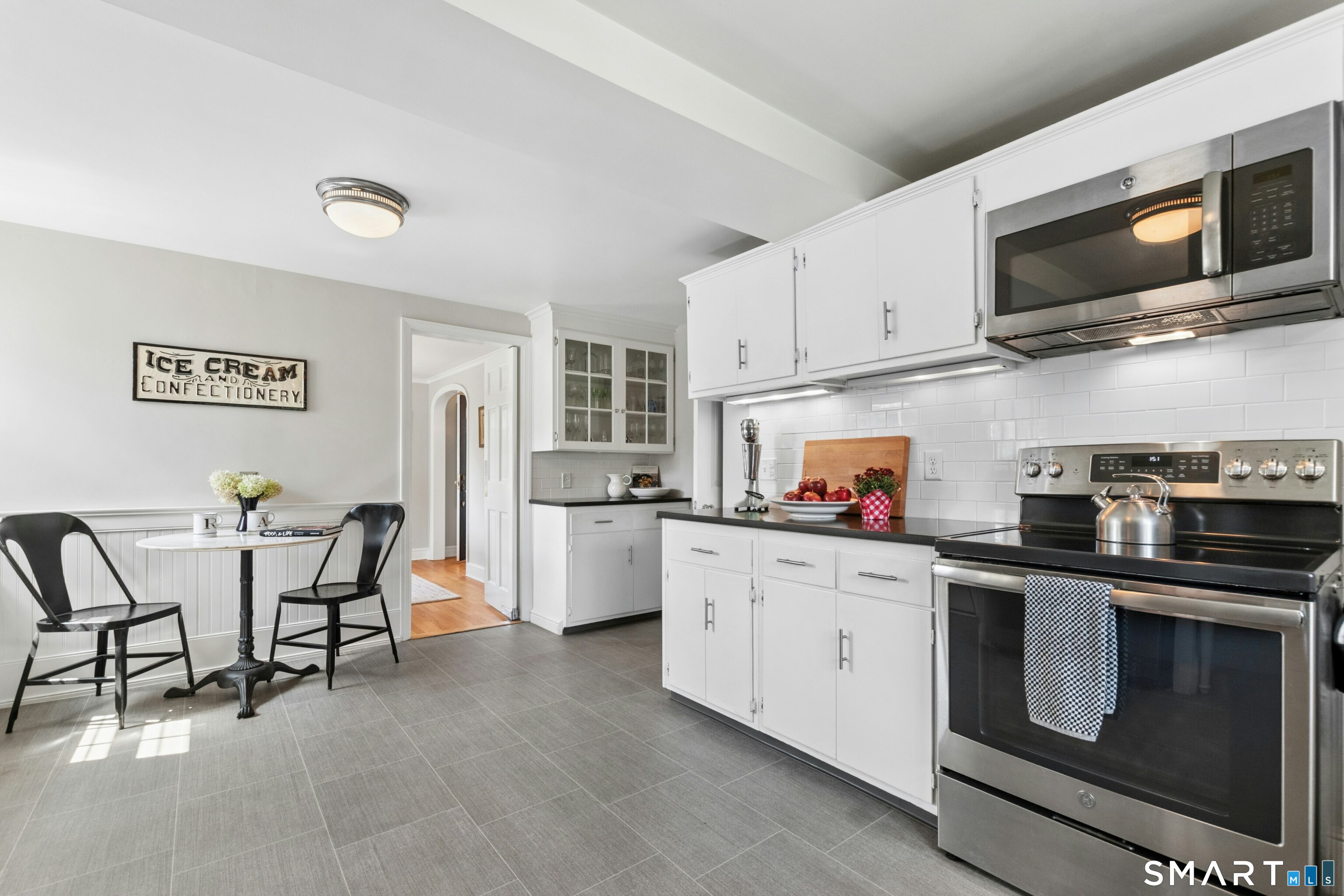 122 Strawberry Hill Avenue Property Photo 12