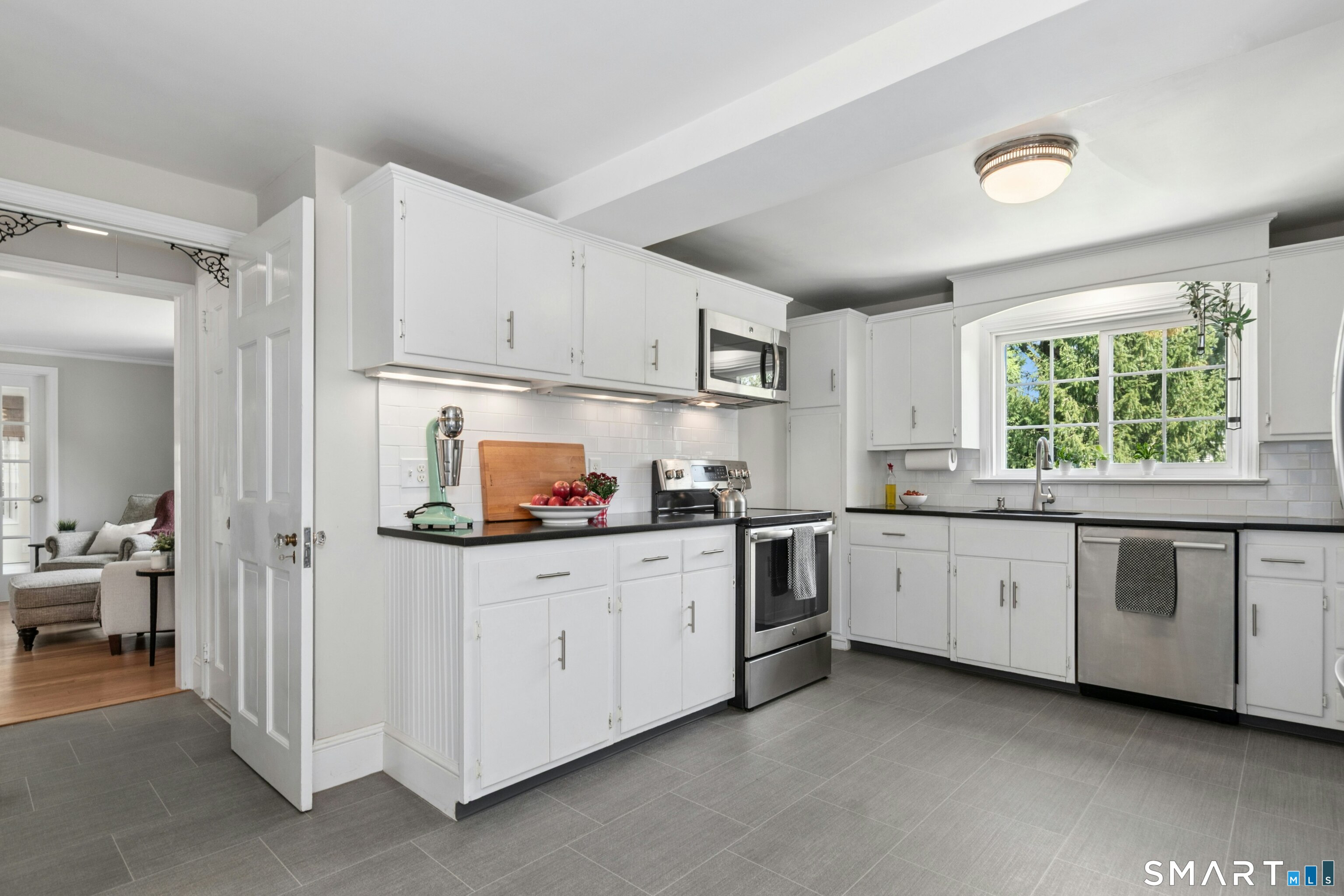 122 Strawberry Hill Avenue Property Photo 13
