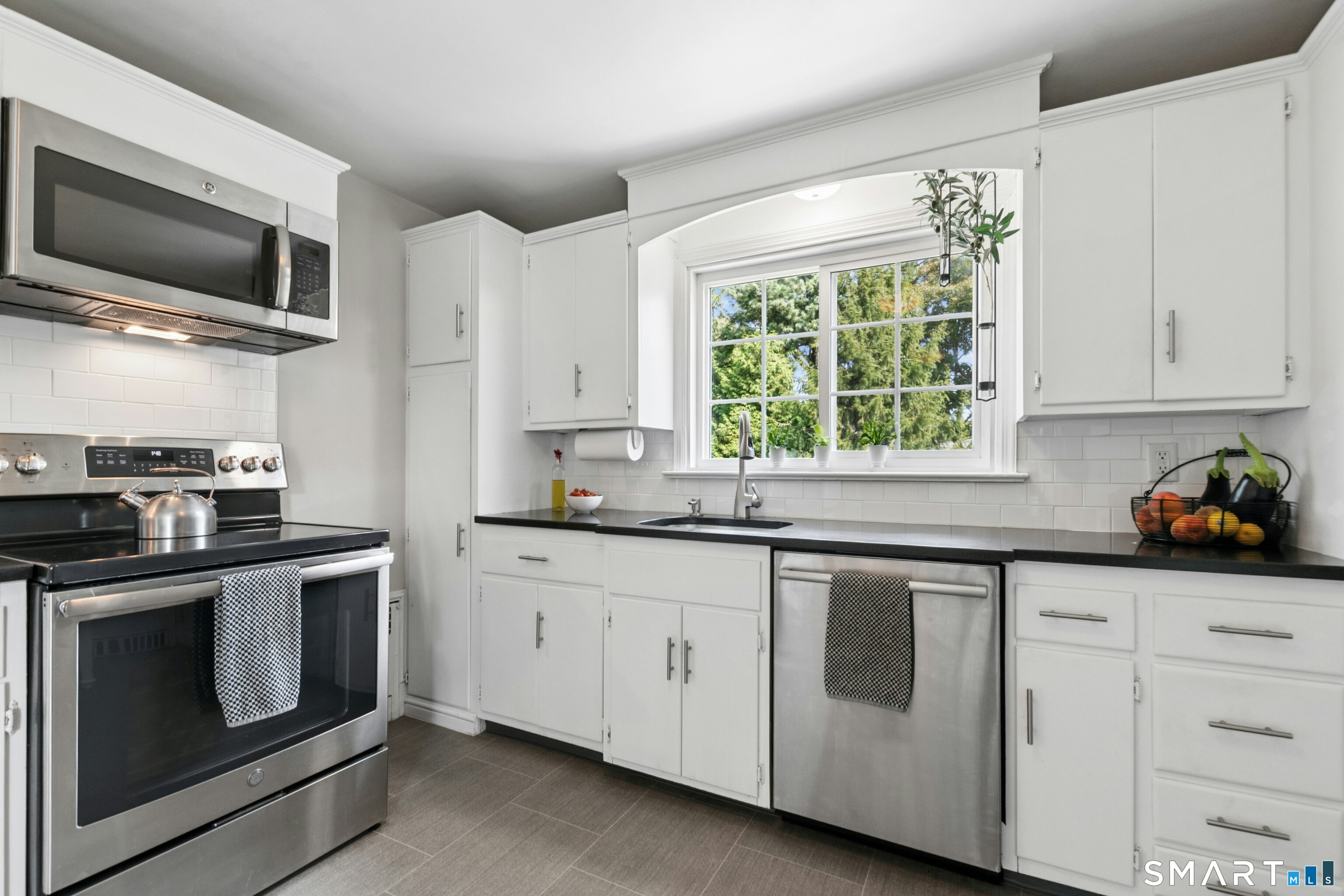 122 Strawberry Hill Avenue Property Photo 14