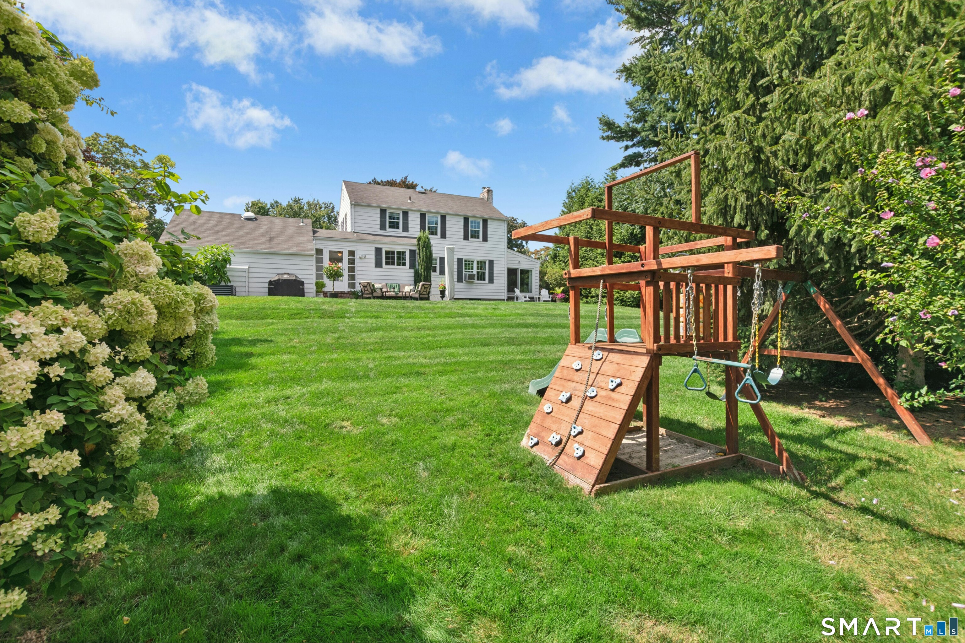122 Strawberry Hill Avenue Property Photo 32