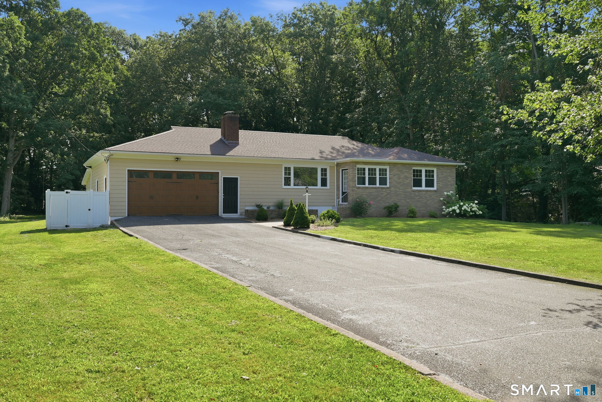 16 Ezra Street Property Photo 1