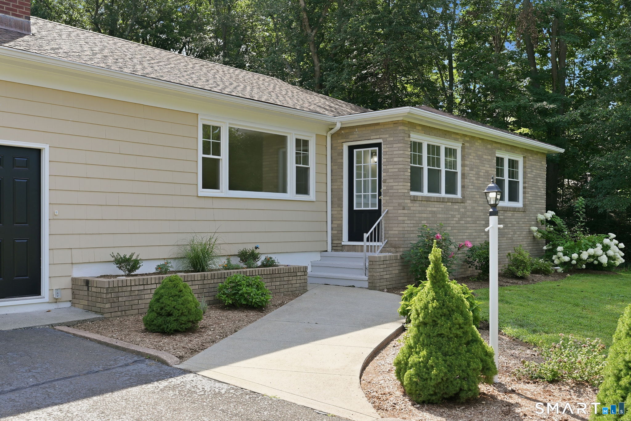 16 Ezra Street Property Photo 2