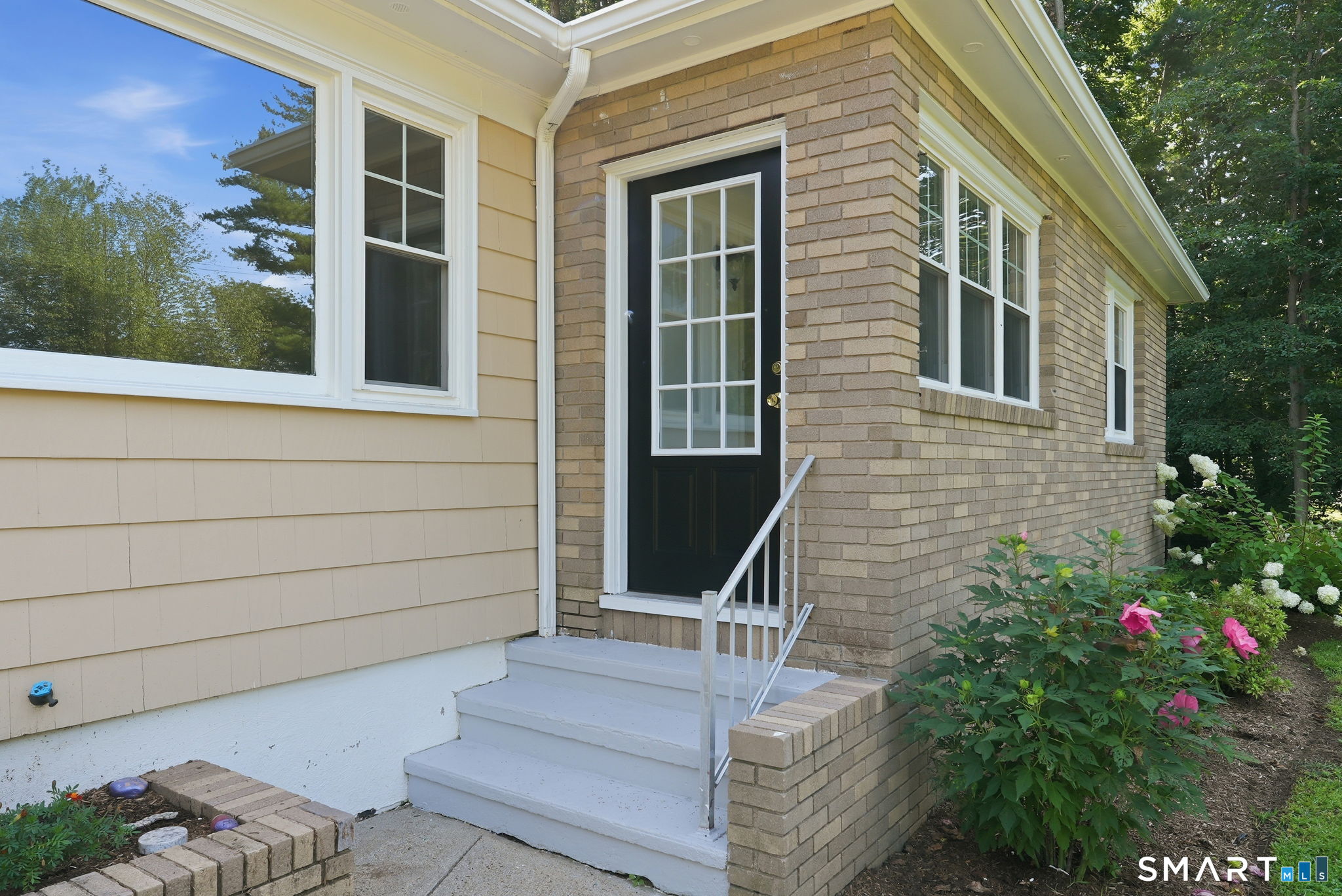 16 Ezra Street Property Photo 3