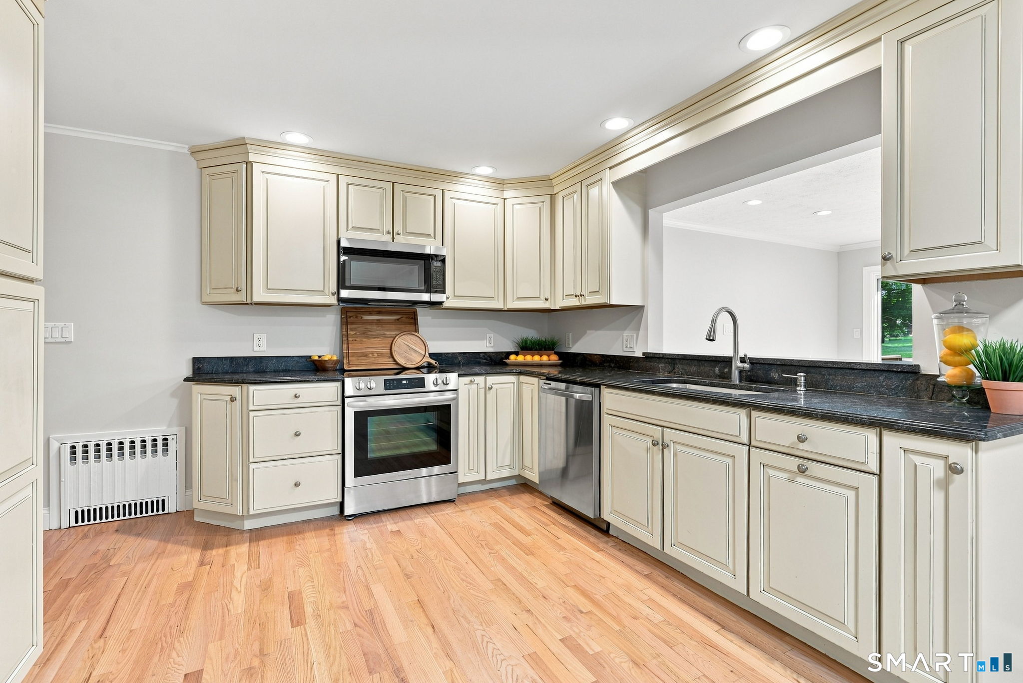 16 Ezra Street Property Photo 11
