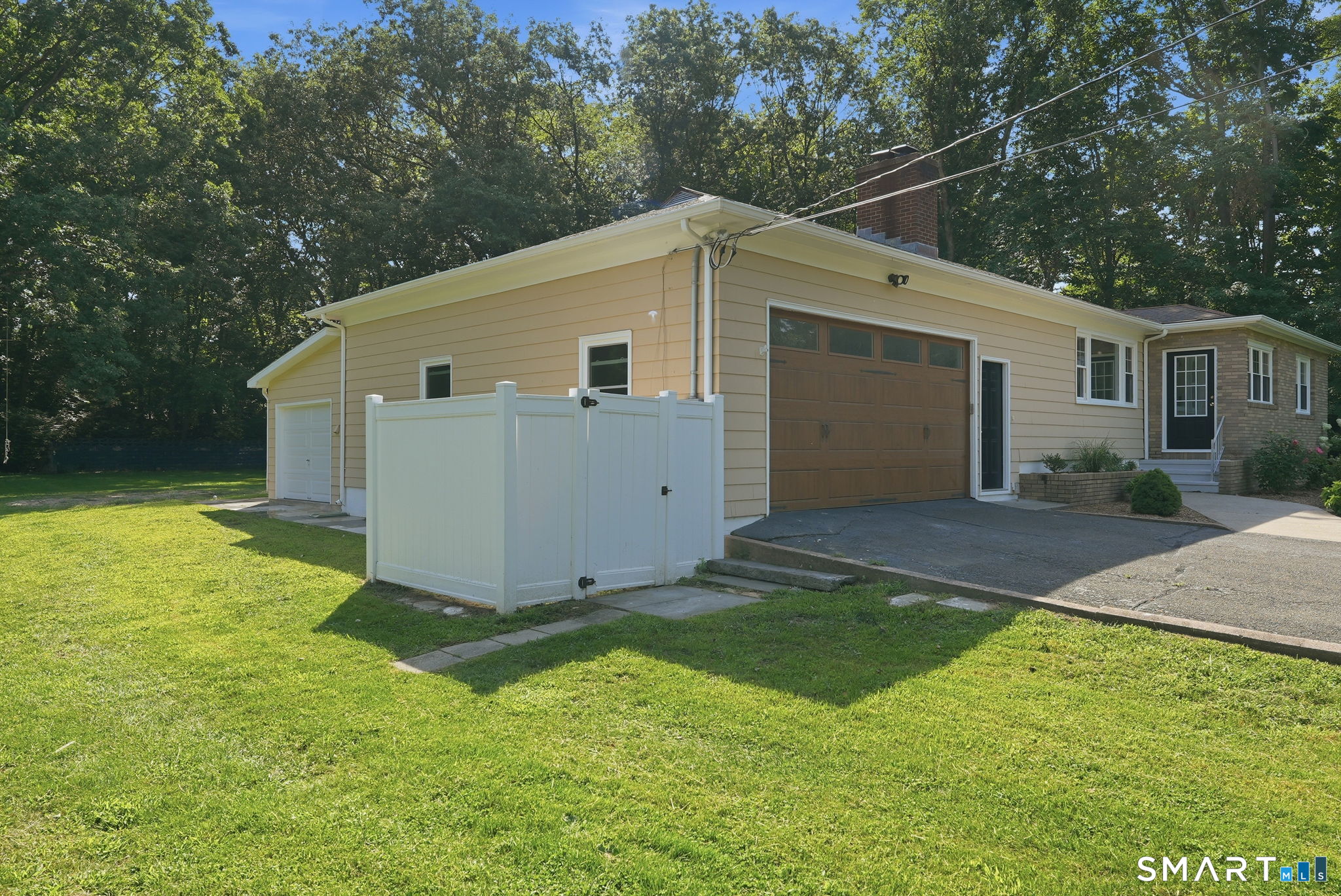 16 Ezra Street Property Photo 31