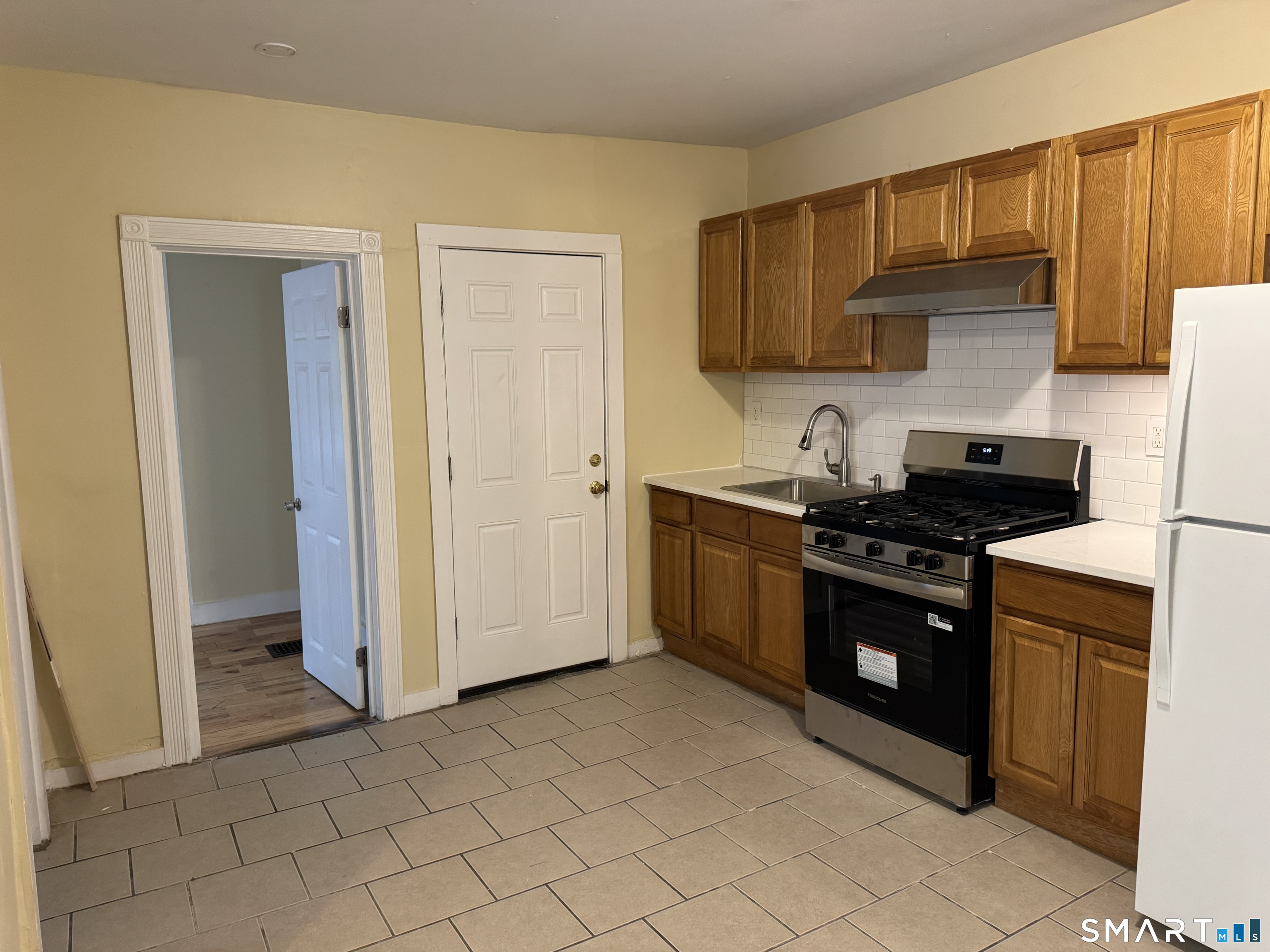 33 Stevens 1st Fl Street Property Photo 2