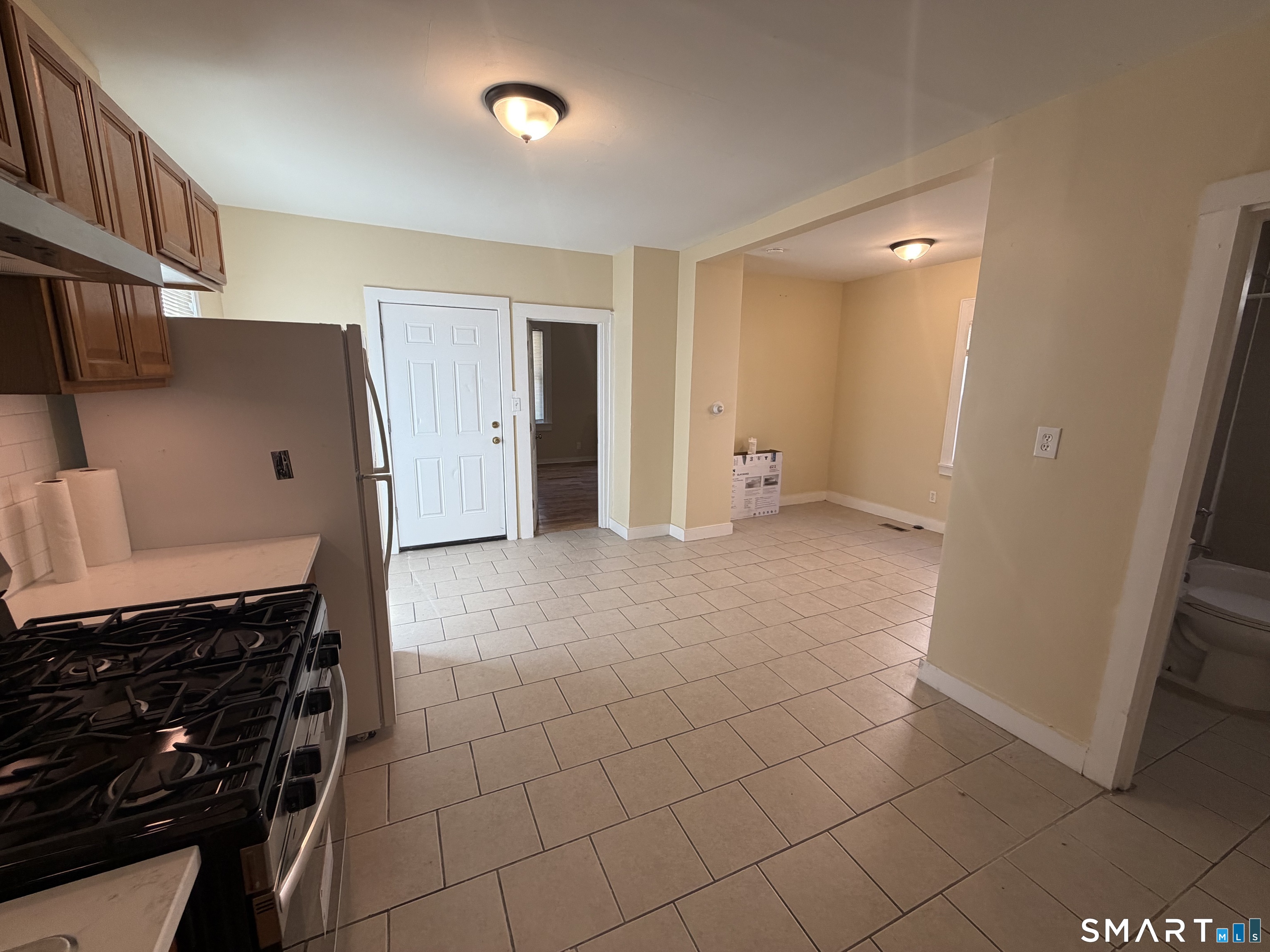 33 Stevens 1st Fl Street Property Photo 3