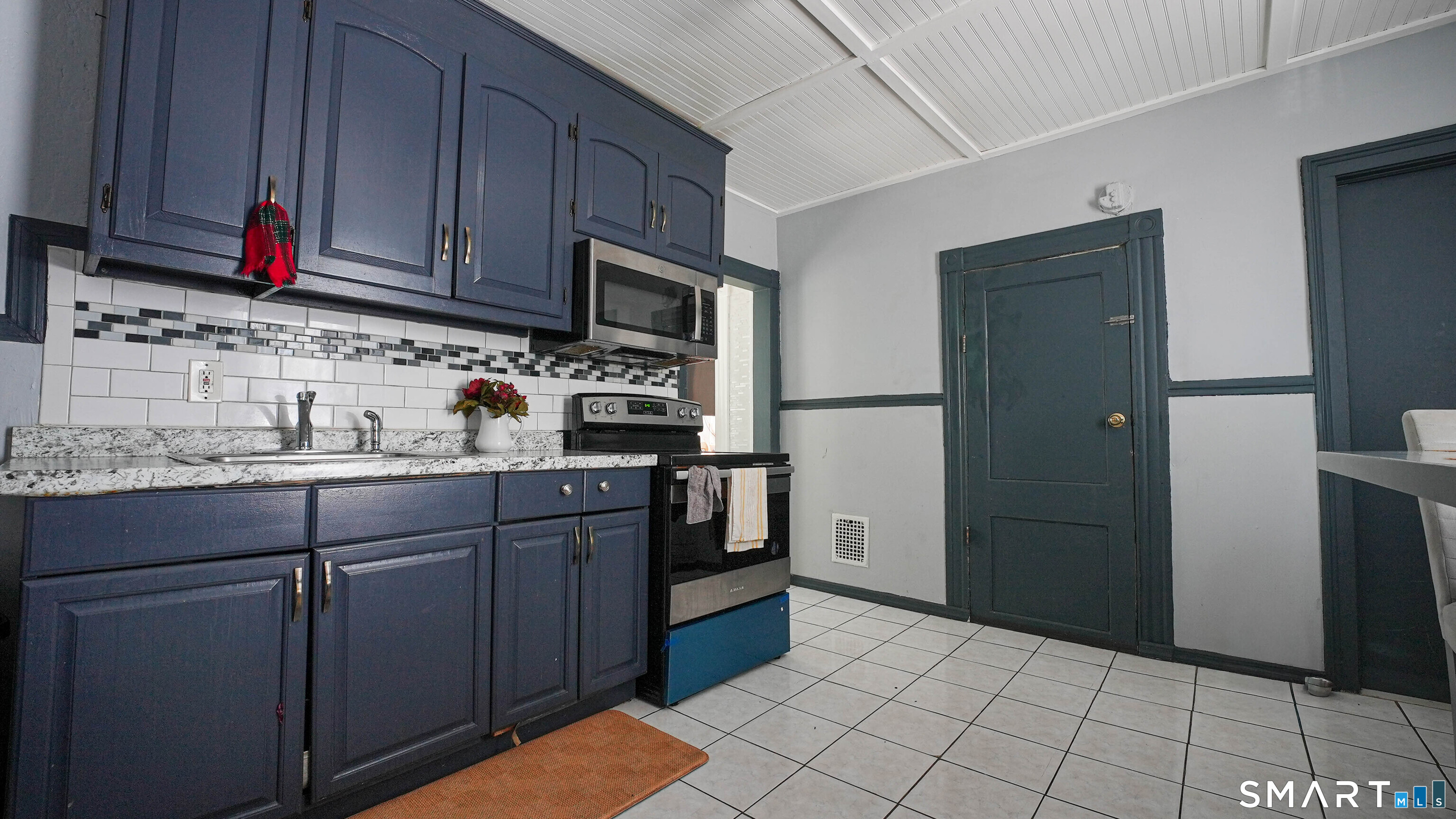 297 Laurel Avenue Property Photo 6
