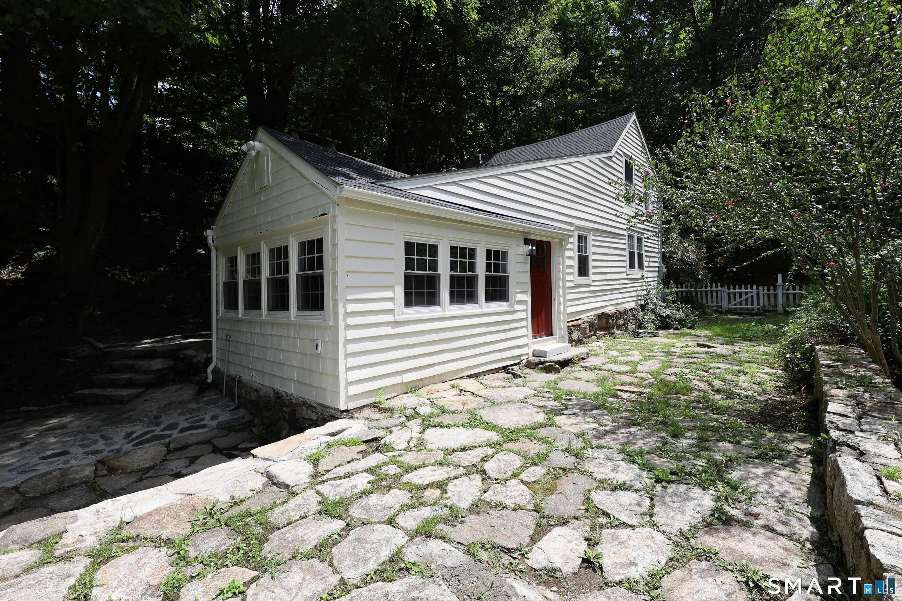 37 Peaceable Cottage Street Property Photo 3